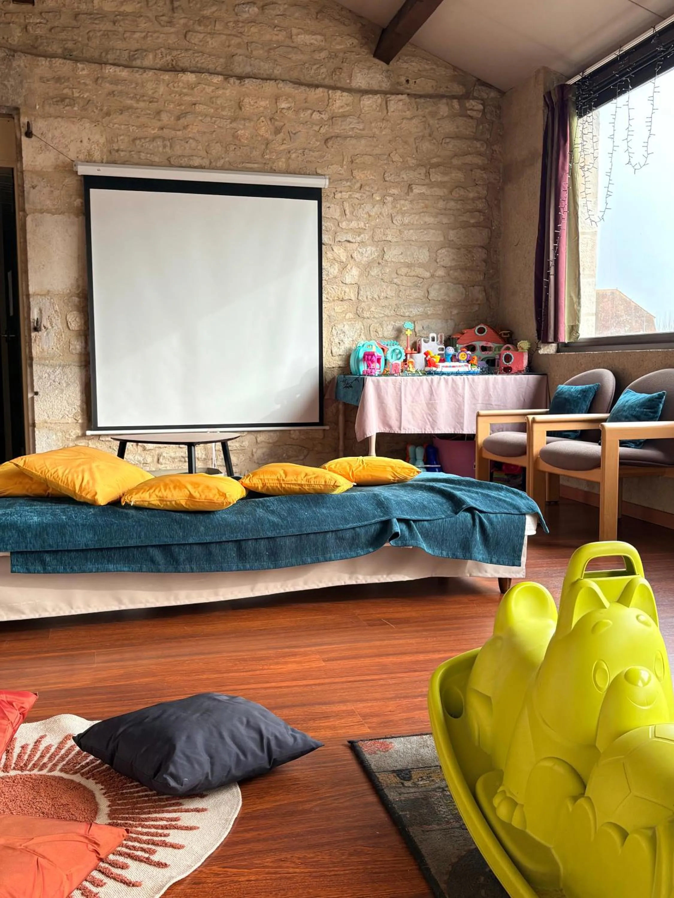 Bed in Logis Hôtels - Hôtel et Restaurant Le Lion d'Or