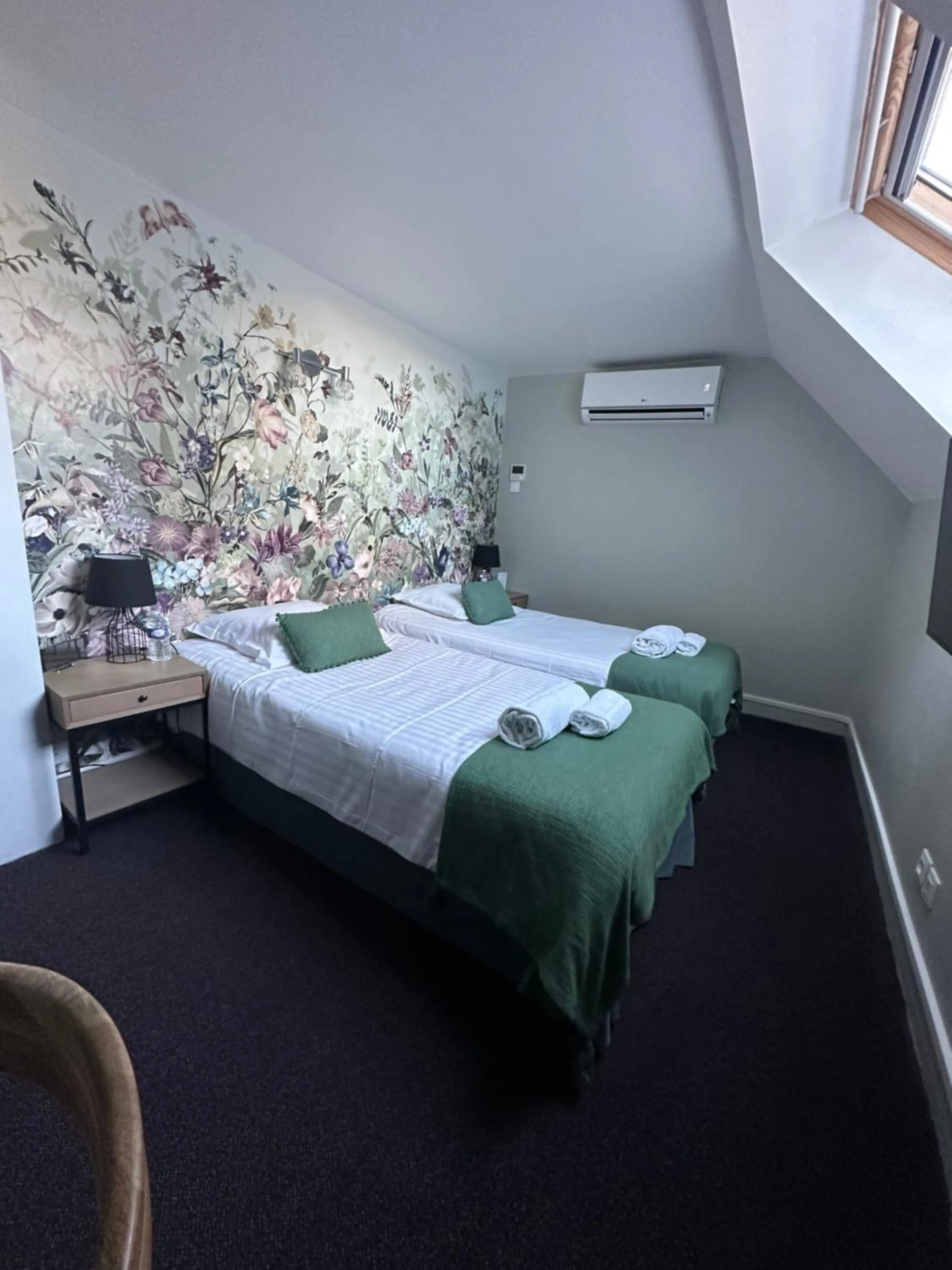 Photo of the whole room, Bed in The Originals Boutique, Hôtel Le George , Loches