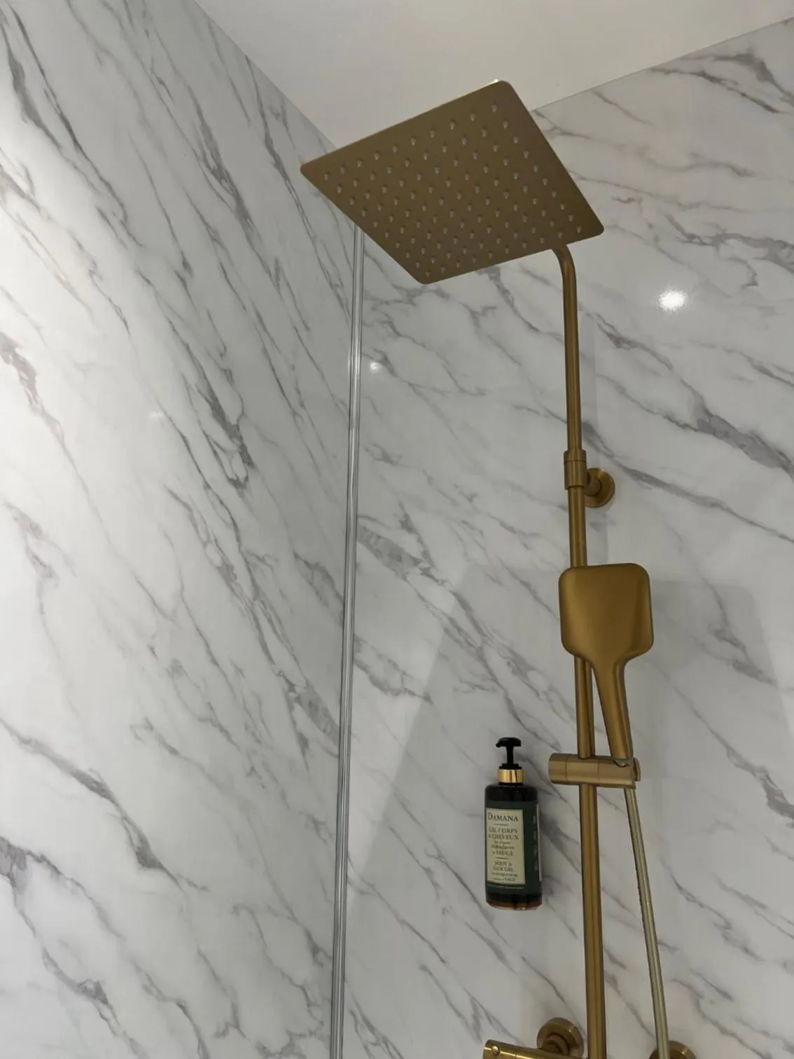 Bathroom in The Originals Boutique, Hôtel Le George , Loches