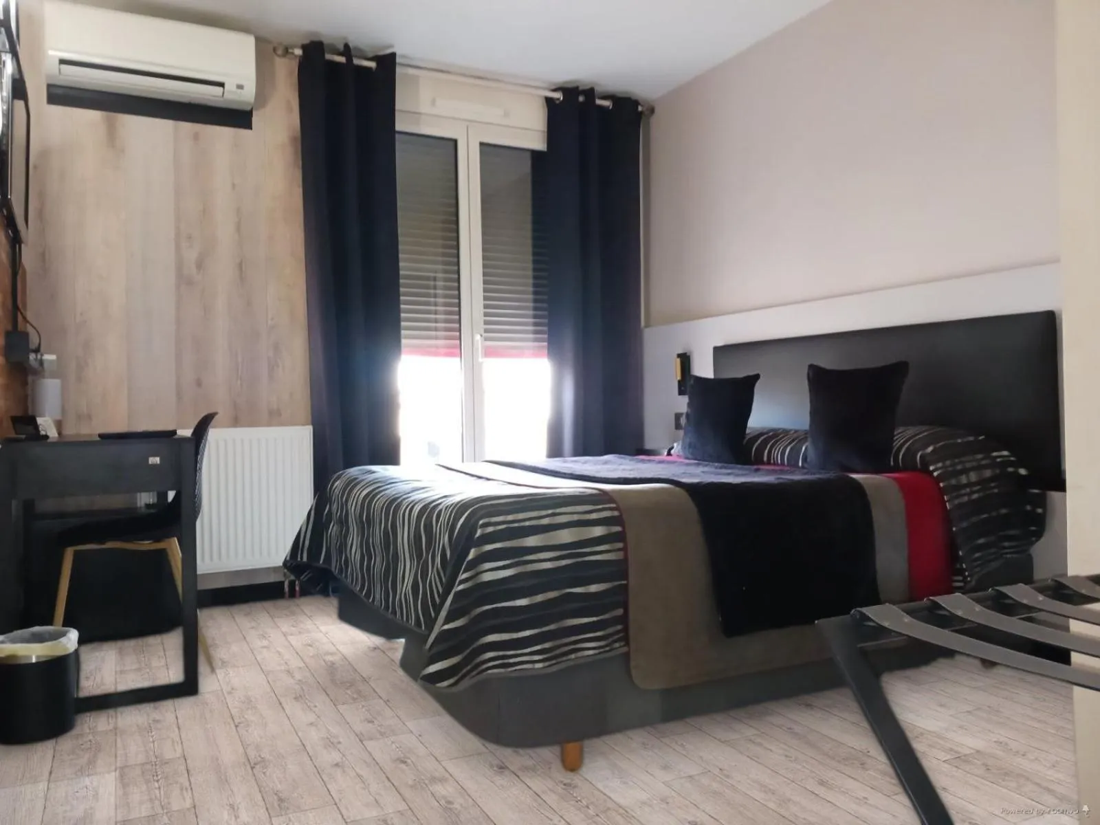 Bed in Hotel Médicis