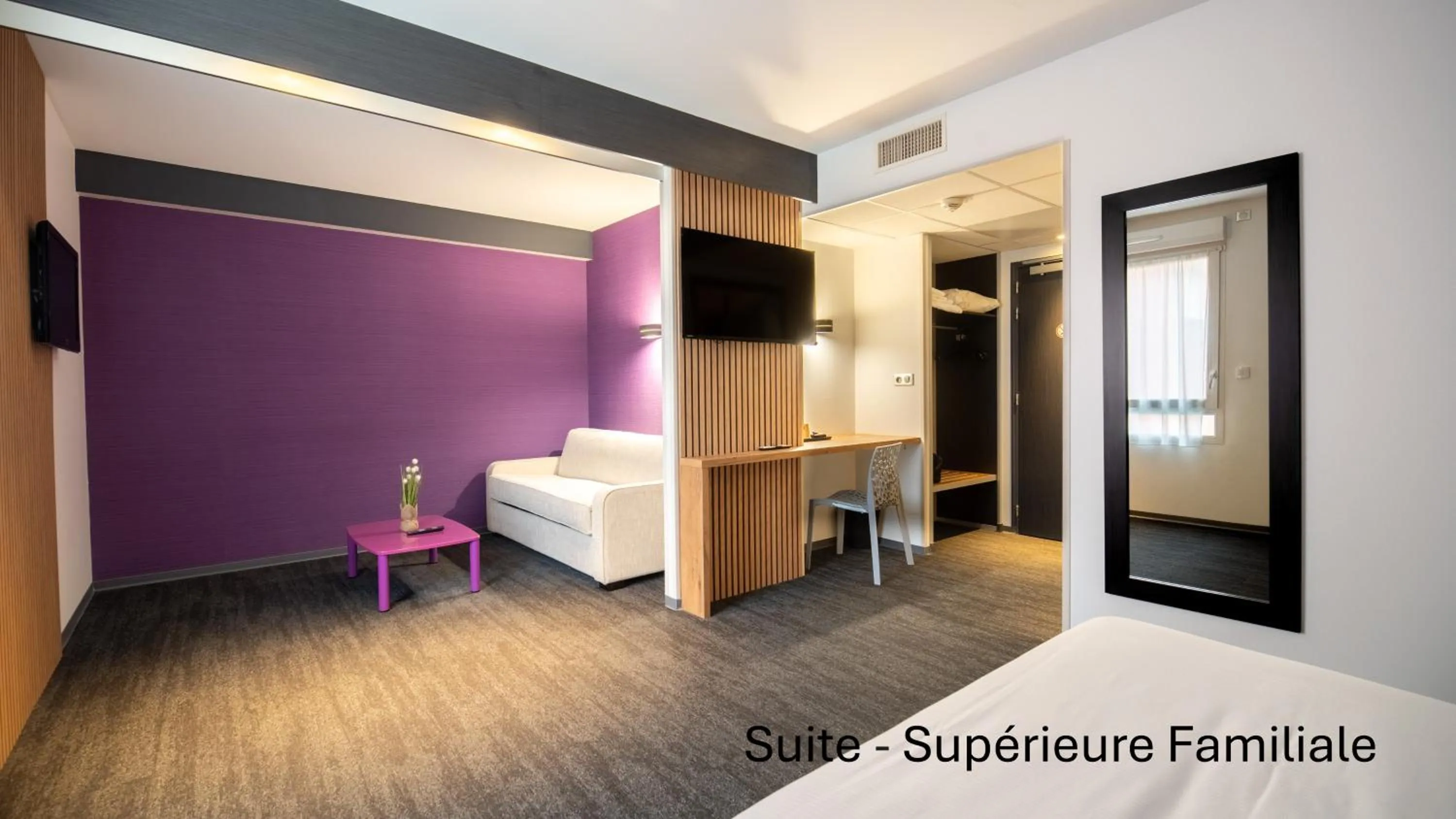 Property building, Bed in Kyriad Direct Limoges Nord