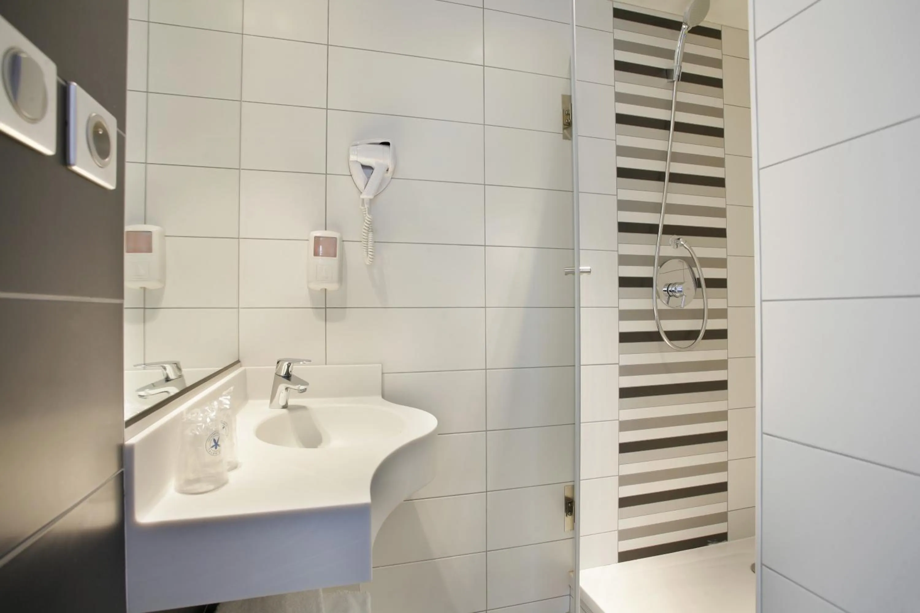 Bathroom in Kyriad Direct Limoges Nord