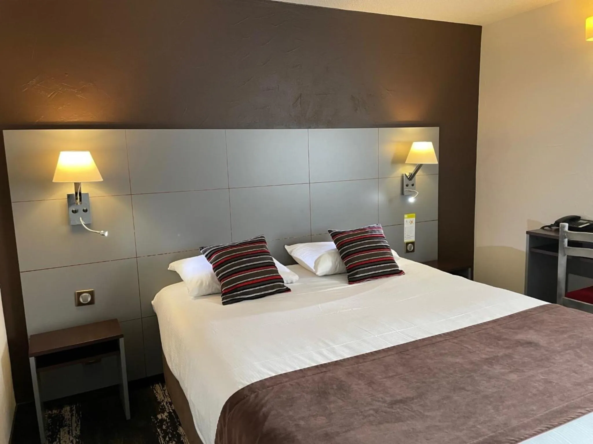 Bed in Kyriad Direct Limoges Nord