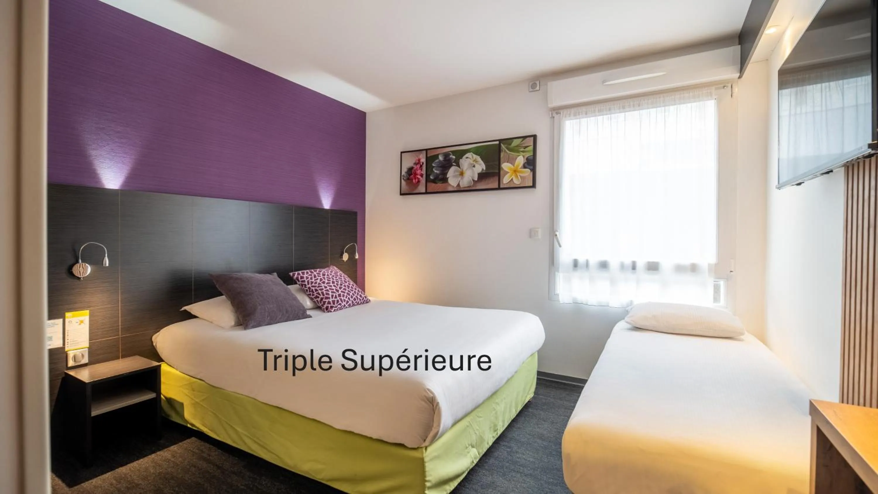 Property building, Bed in Kyriad Direct Limoges Nord