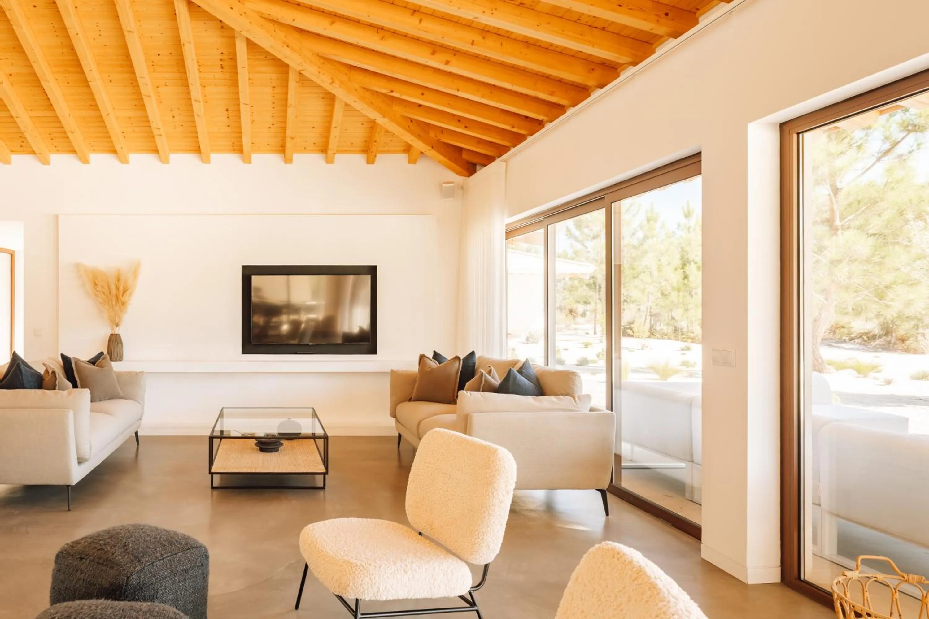 Communal lounge/ TV room in Spatia Comporta