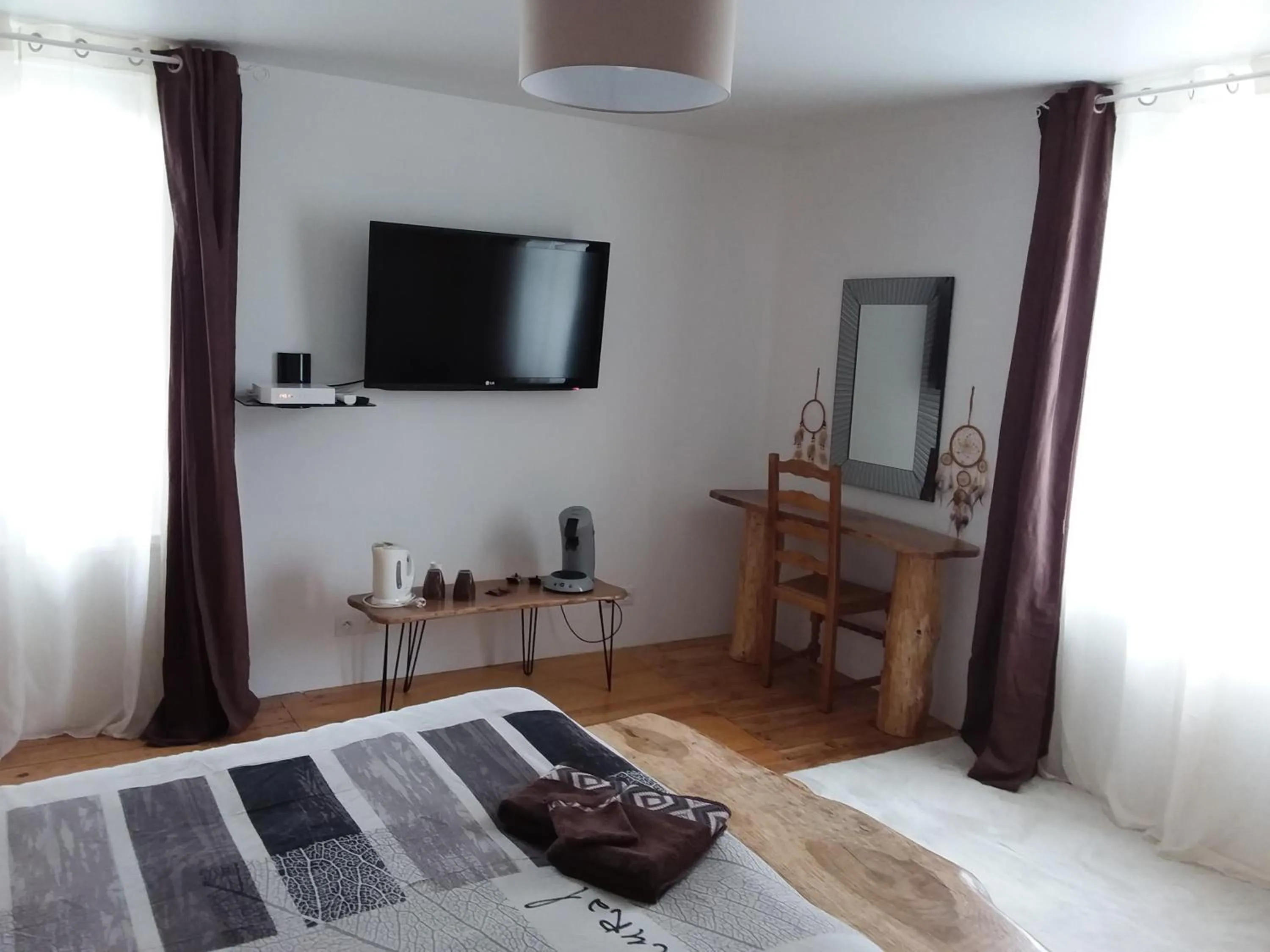 Photo of the whole room, Bed in maison d'hôtes labastide