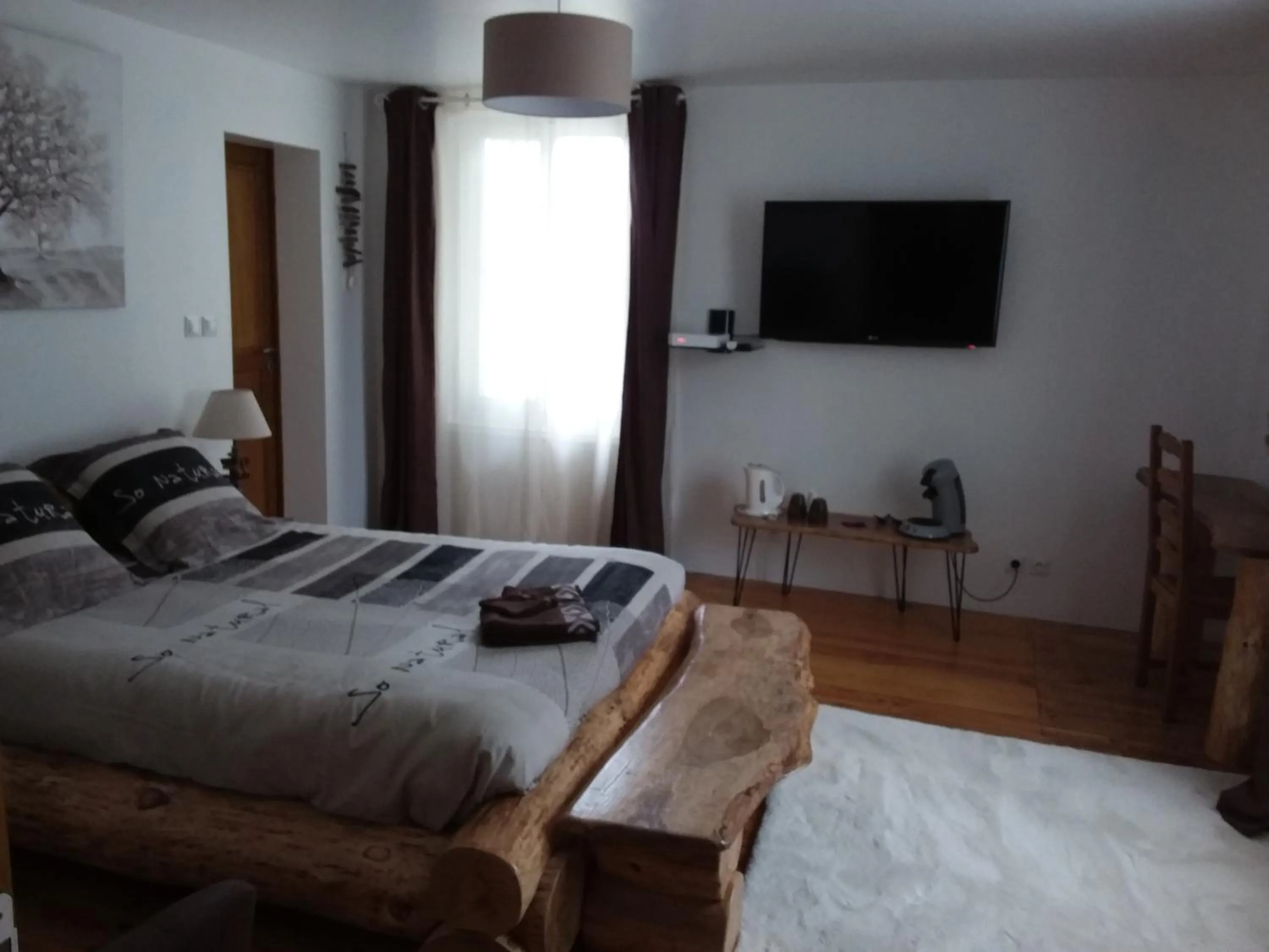 Photo of the whole room, Bed in maison d'hôtes labastide