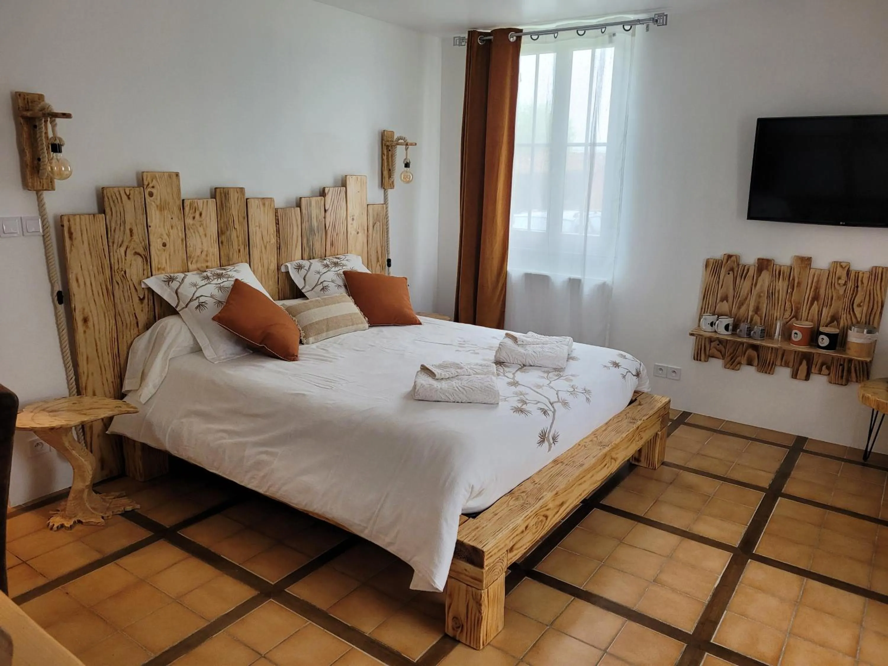 Property building, Bed in maison d'hôtes labastide