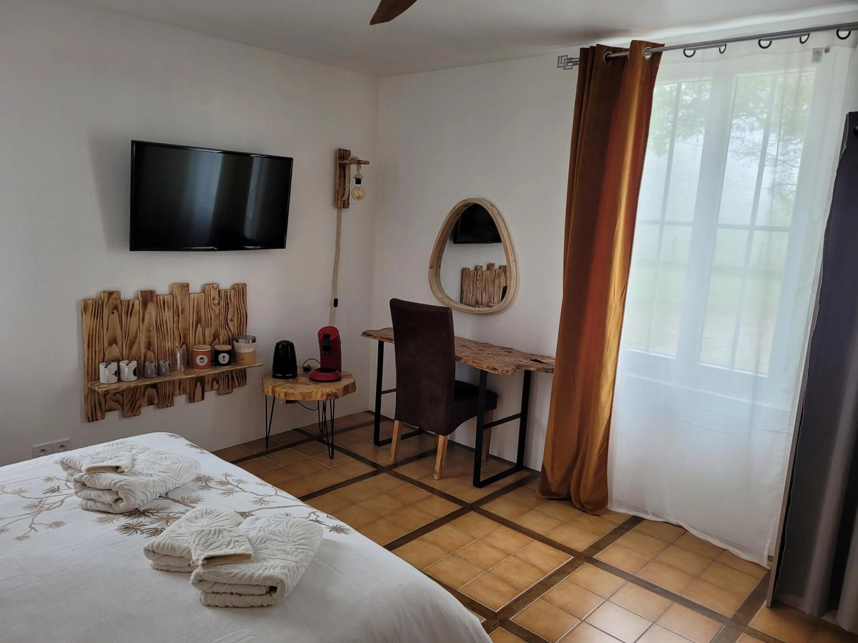 Property building, Bed in maison d'hôtes labastide