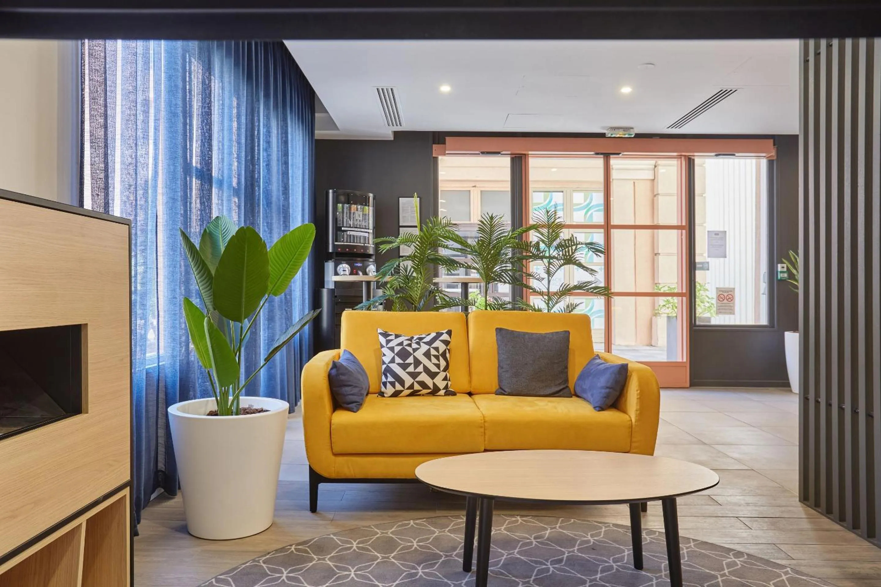 Lobby or reception in Appart Hotel Odalys City Aix en Provence L'Atrium