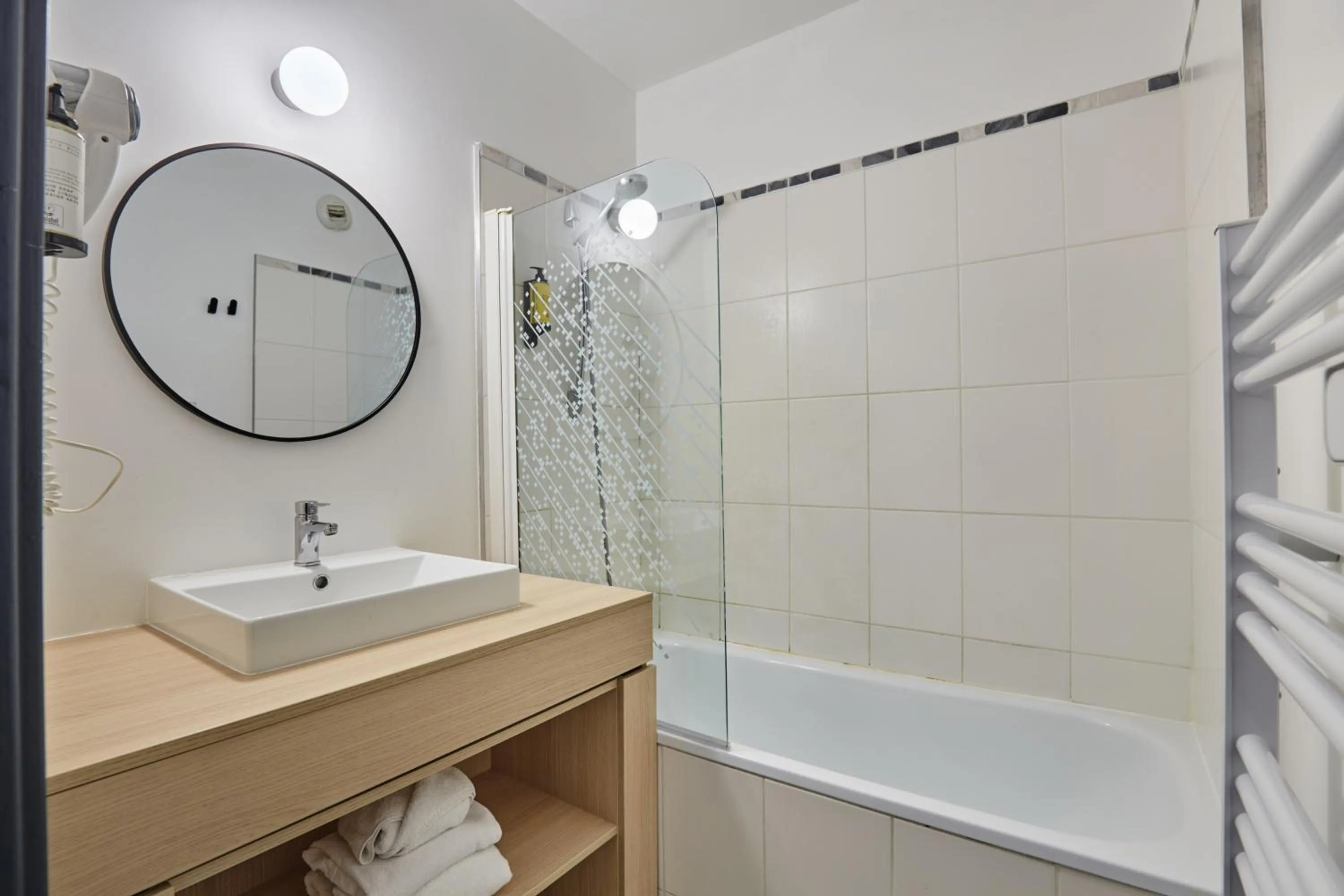 Bathroom in Appart Hotel Odalys City Aix en Provence L'Atrium