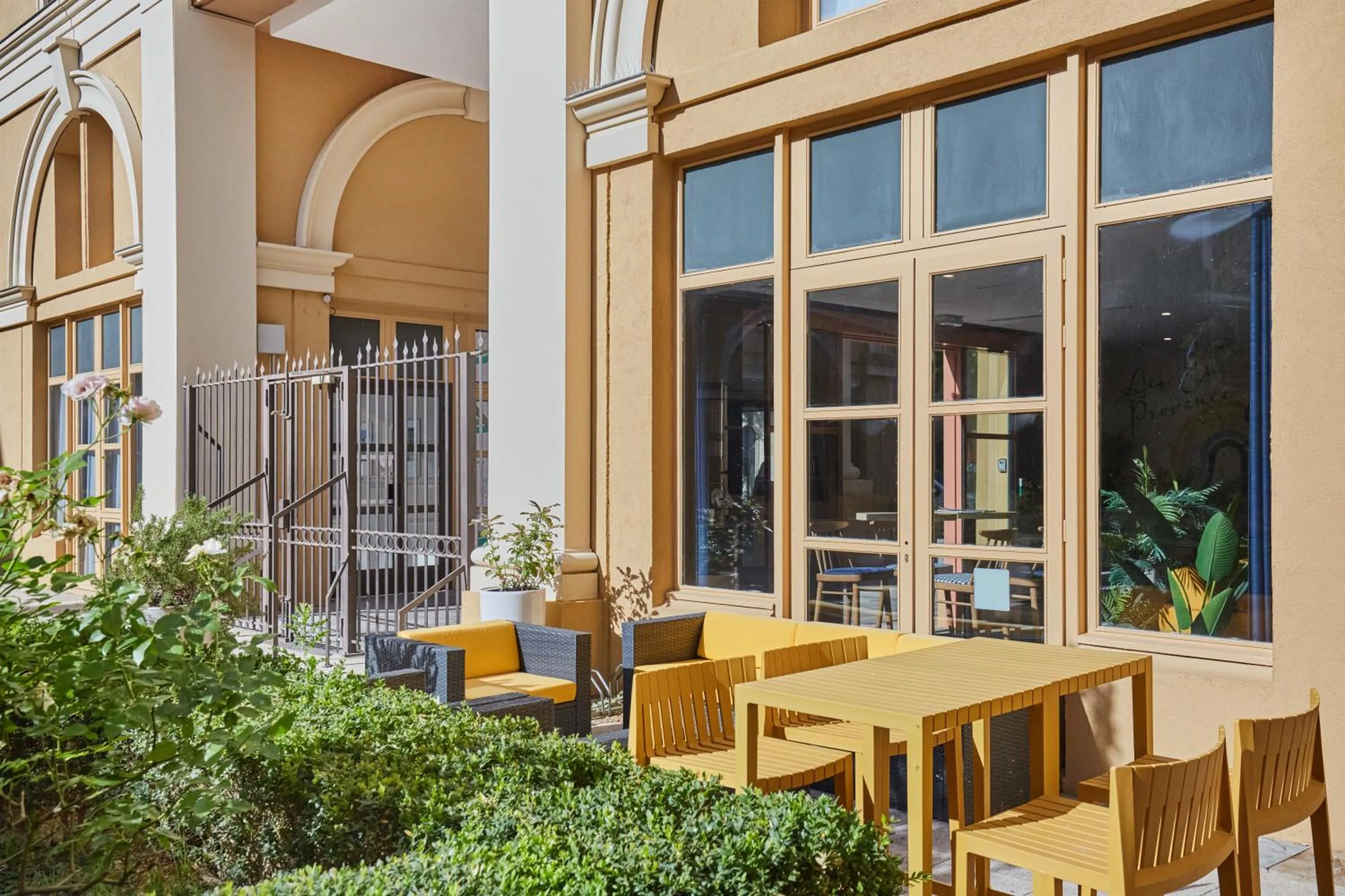 Patio in Appart Hotel Odalys City Aix en Provence L'Atrium