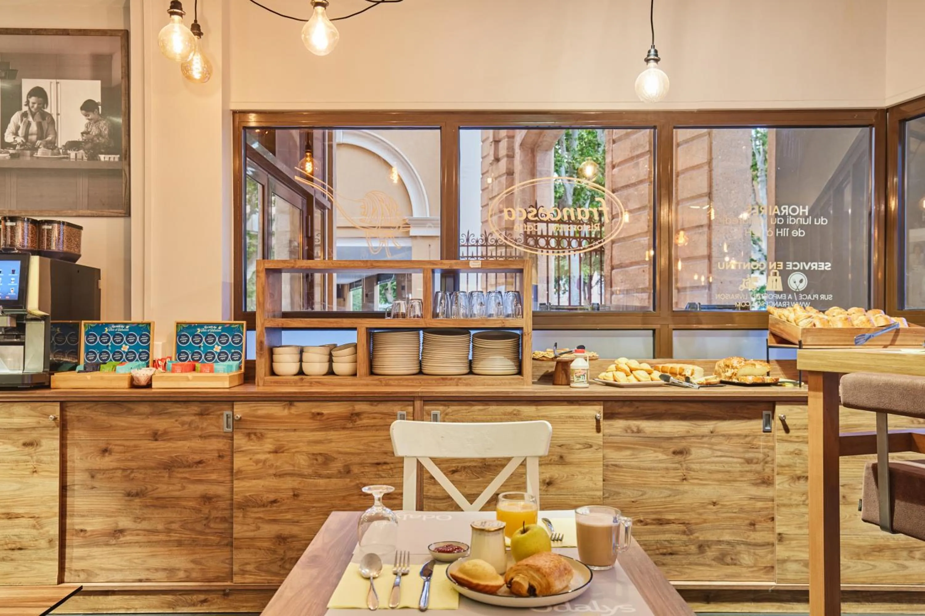 Breakfast in Appart Hotel Odalys City Aix en Provence L'Atrium