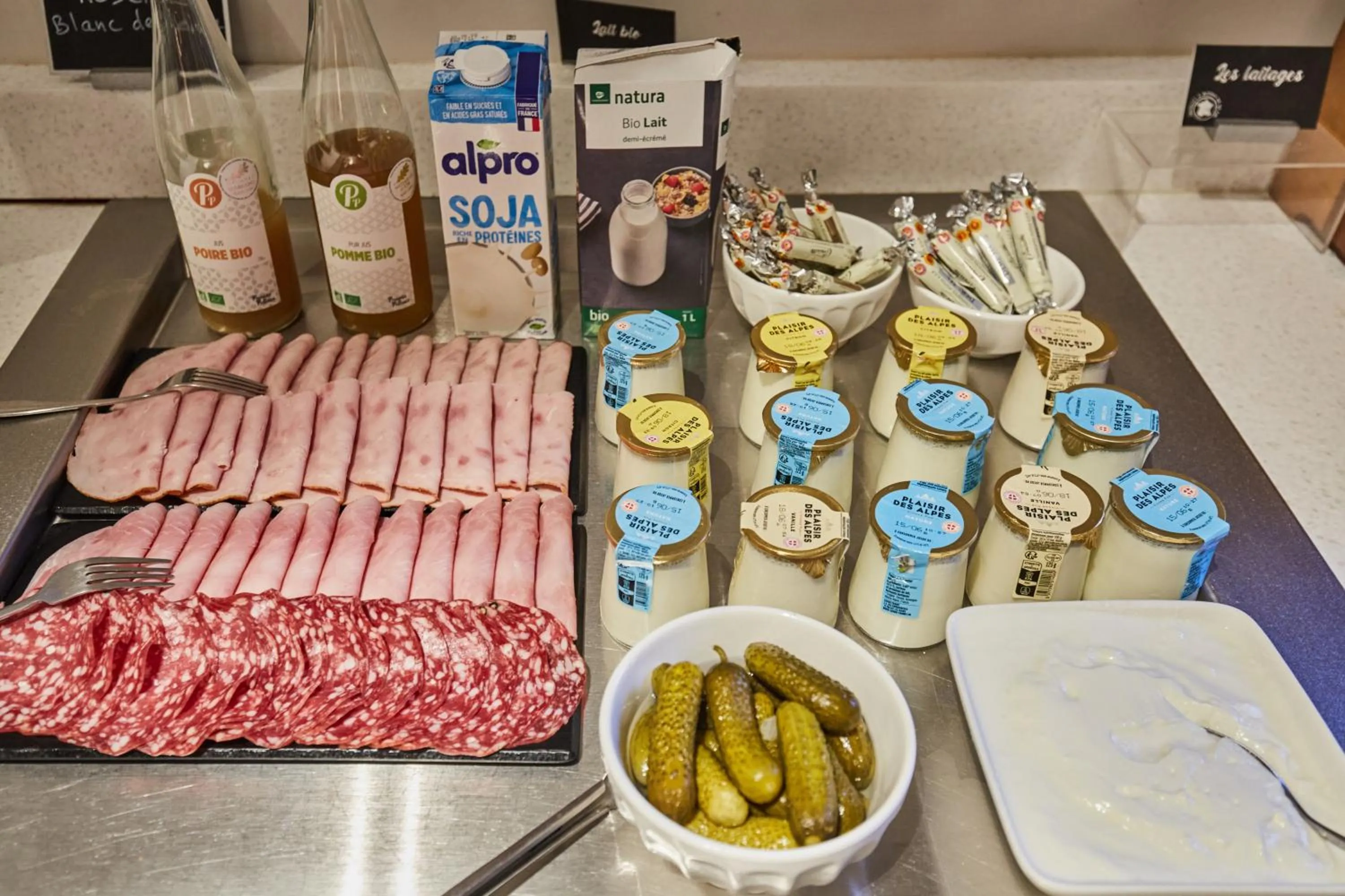 Breakfast in Appart Hotel Odalys City Aix en Provence L'Atrium