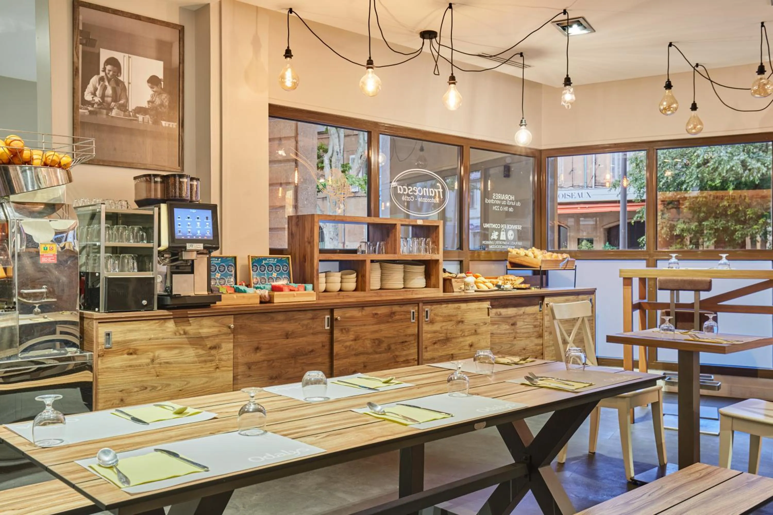 Breakfast in Appart Hotel Odalys City Aix en Provence L'Atrium