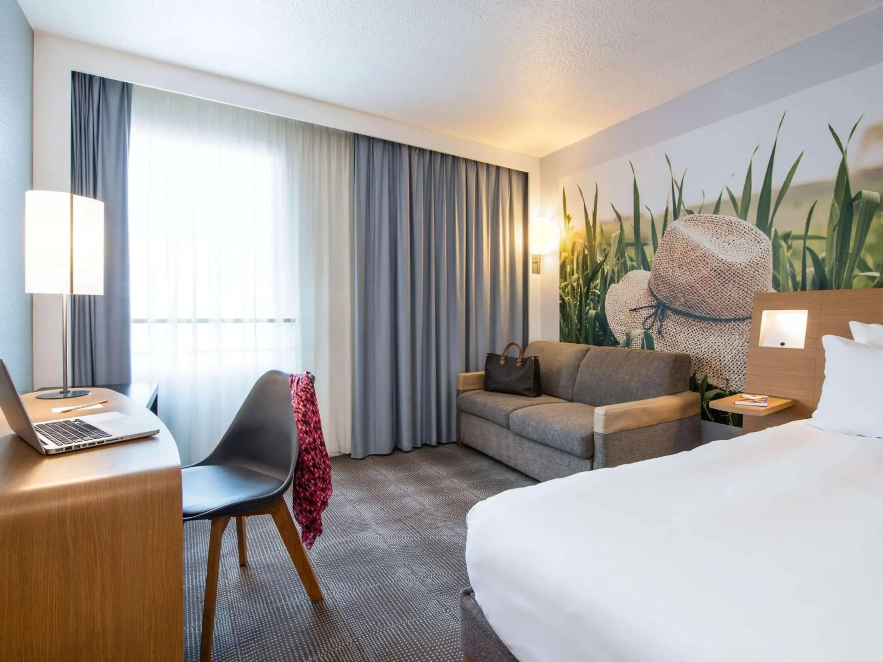 Classic Double Room with Sofa in Novotel Paris Est Classic Double Room with Sofa in Novotel Paris Est