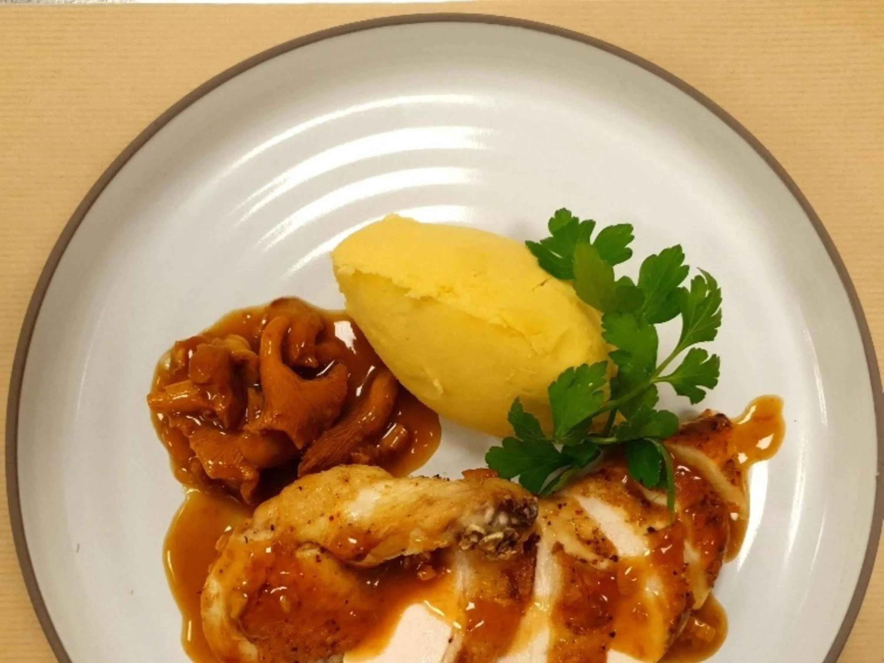 Restaurant/places to eat in Novotel Paris Est