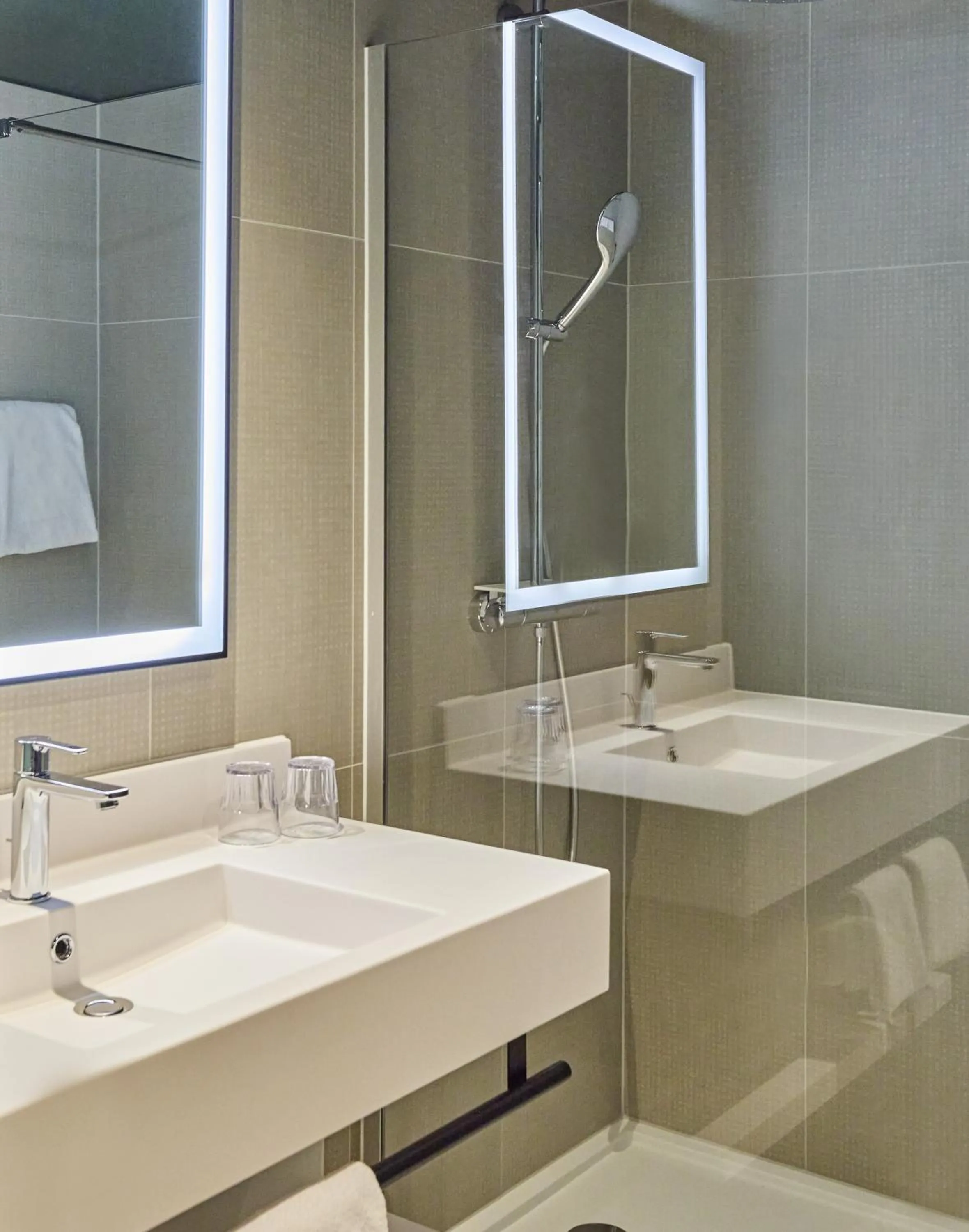 Bathroom in Novotel Paris Est