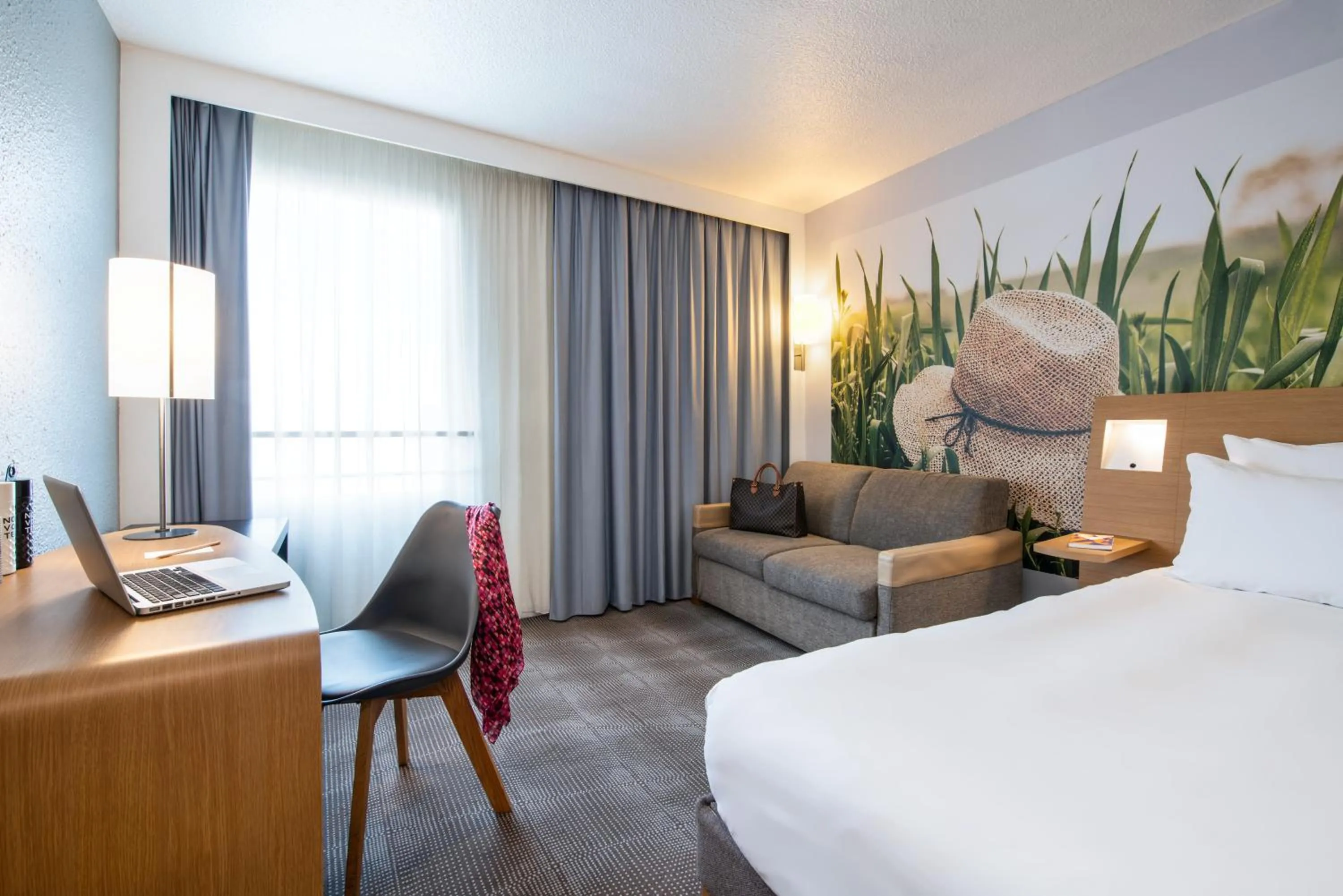 Photo of the whole room, Bed in Novotel Paris Est