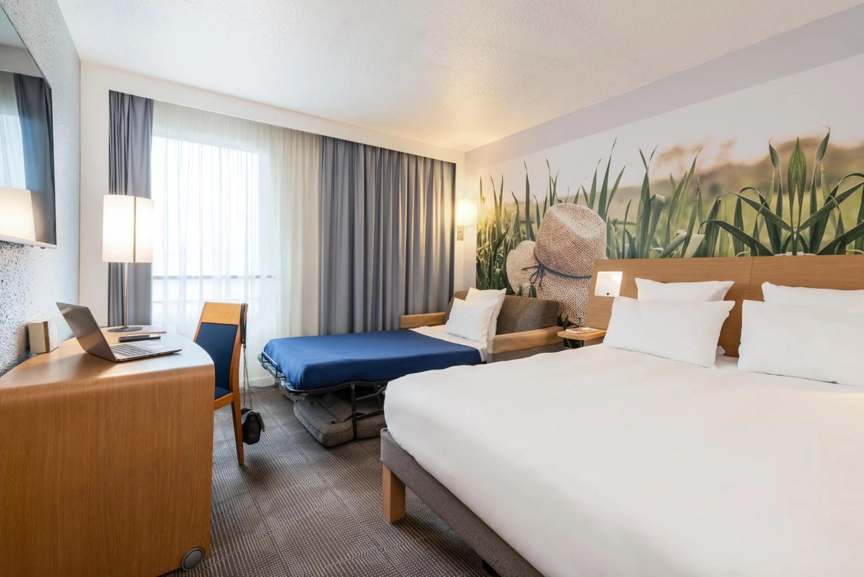 Photo of the whole room, Bed in Novotel Paris Est