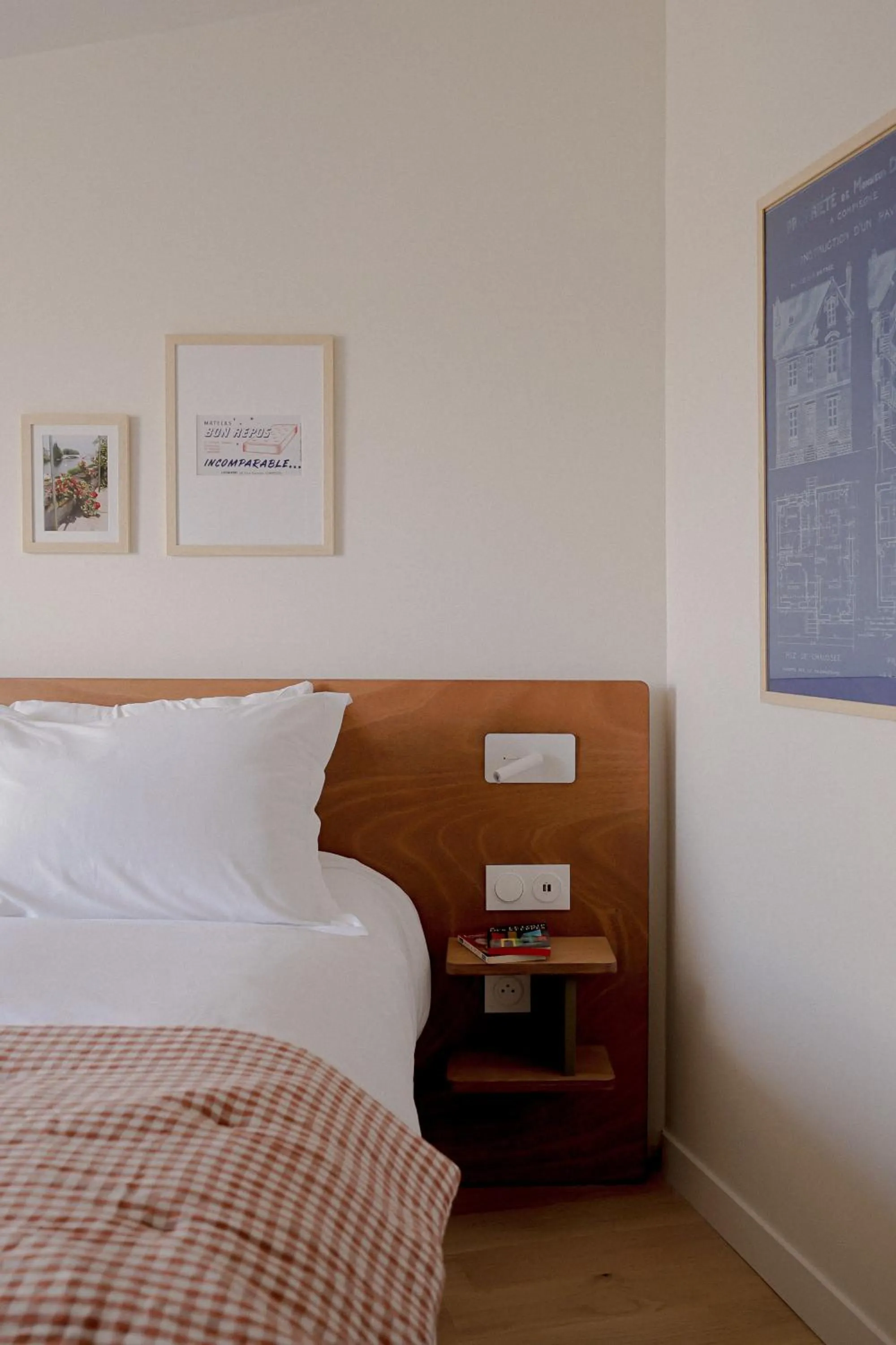 Bed in Hôtel Les Beaux Arts