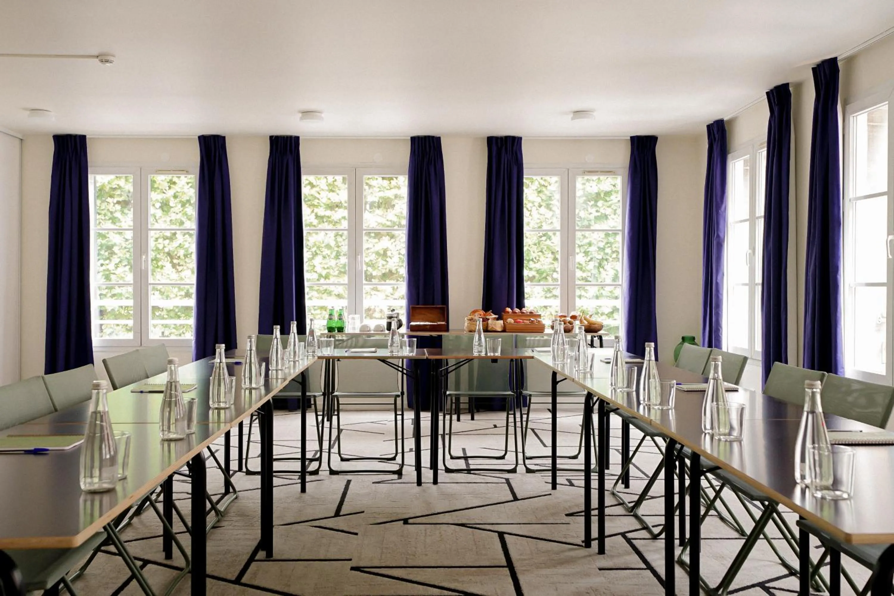 Meeting/conference room in ALFRED HOTELS Compiègne