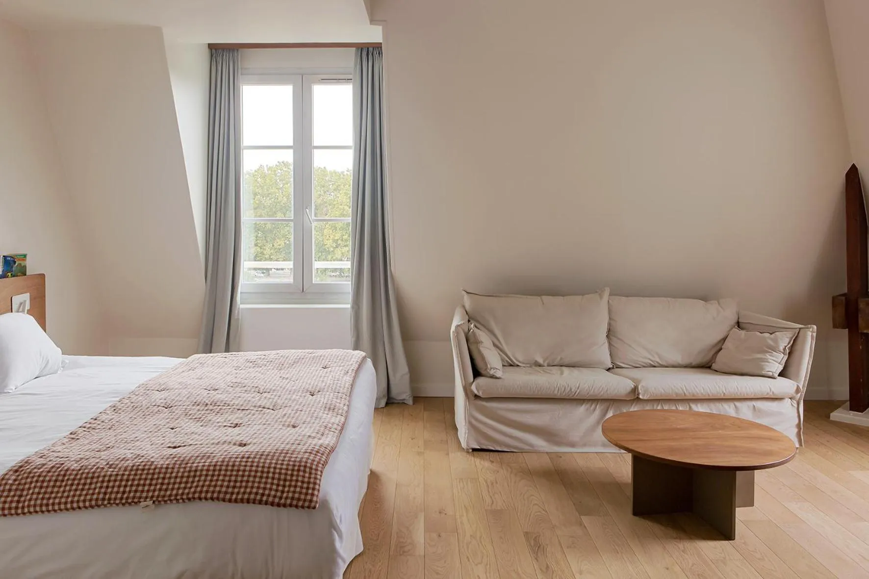 Bedroom, Bed in ALFRED HOTELS Compiègne