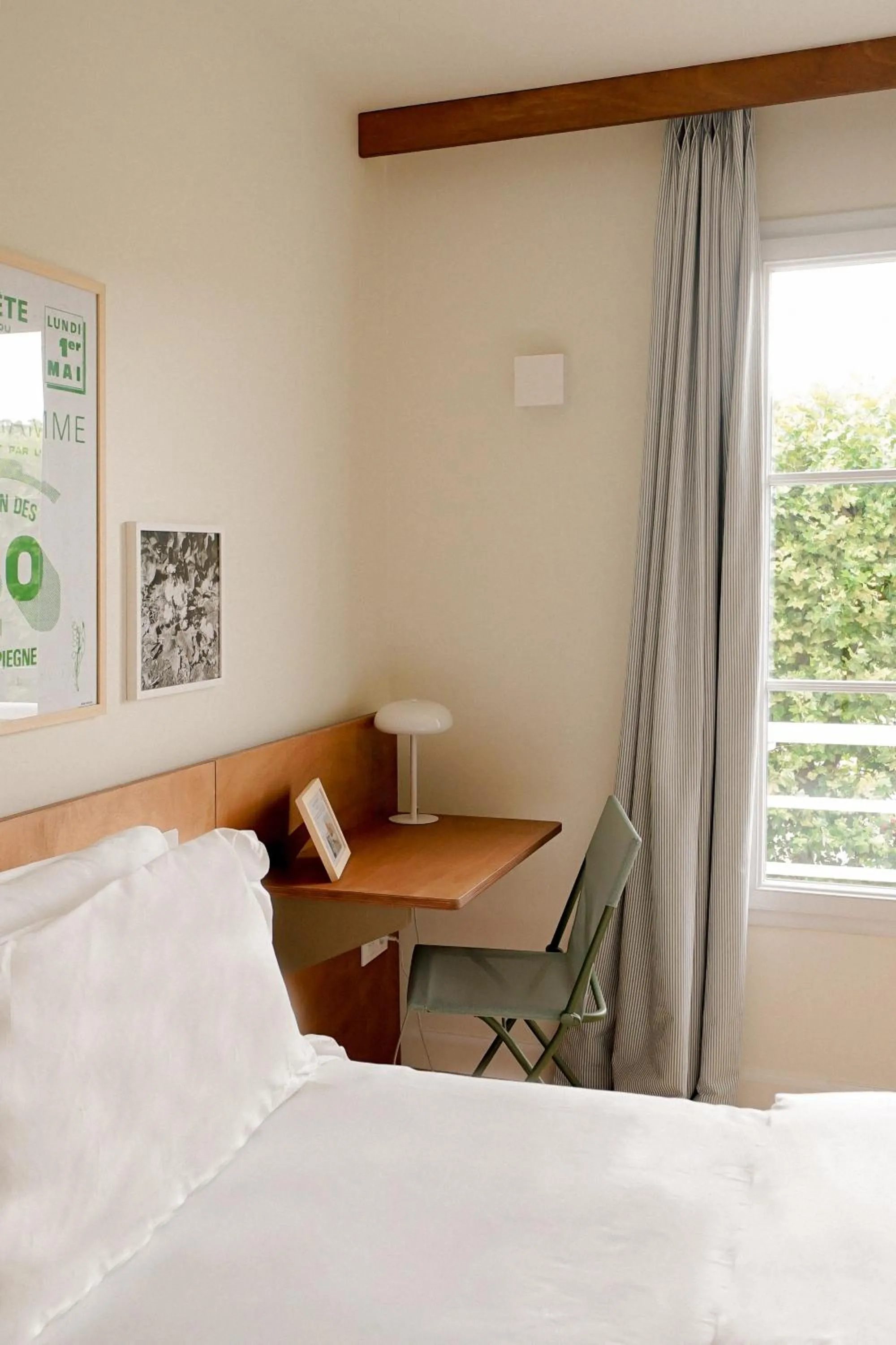 Bed in Hôtel Les Beaux Arts