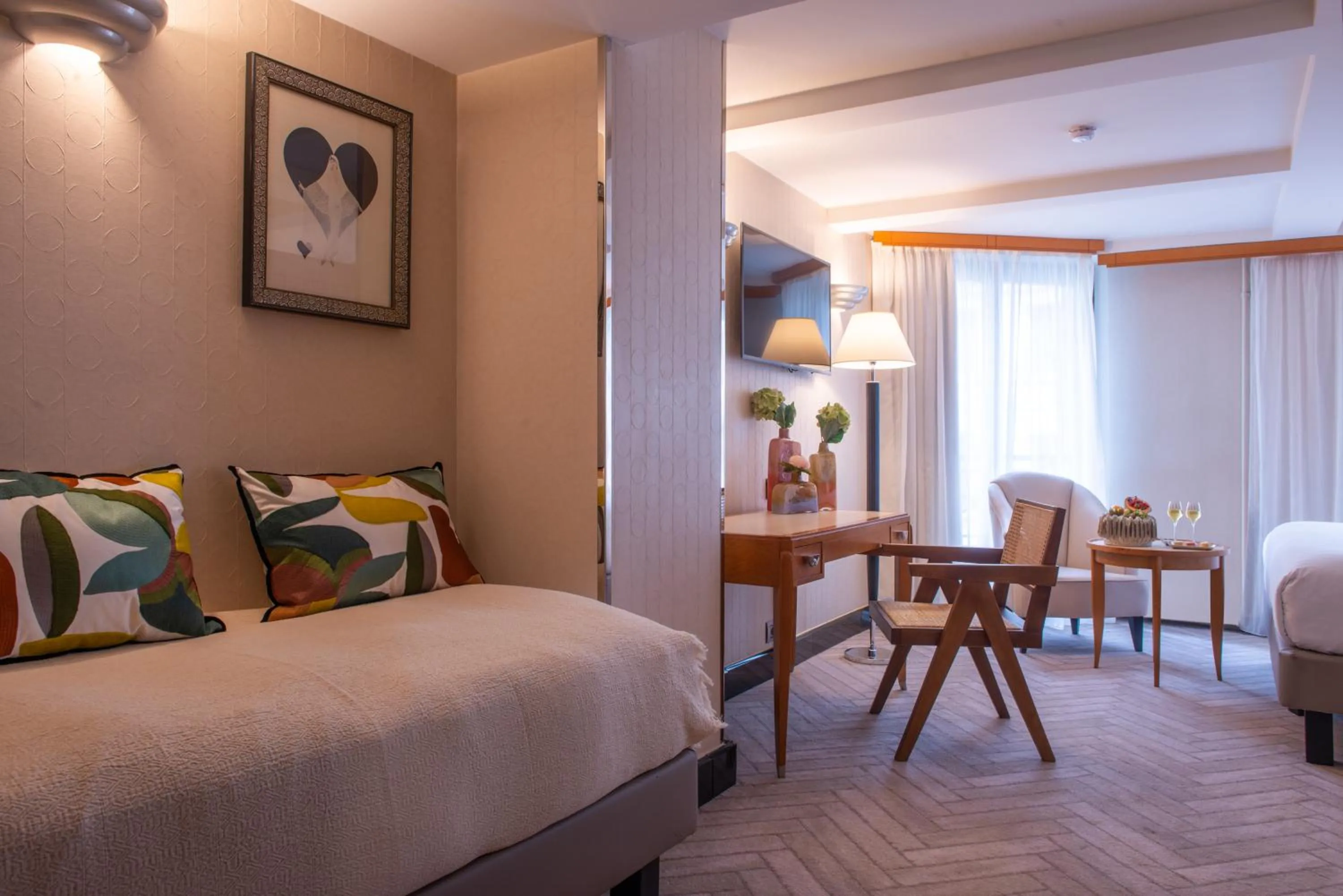 Bedroom, Bed in Les Jardins Du Marais