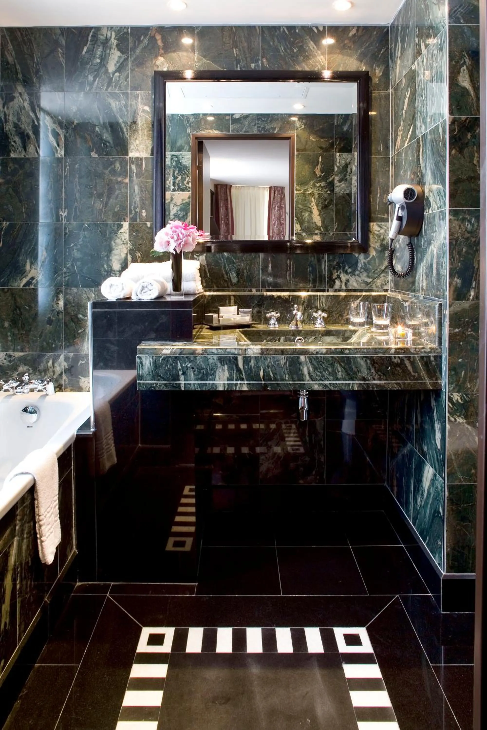 Bathroom in Les Jardins Du Marais