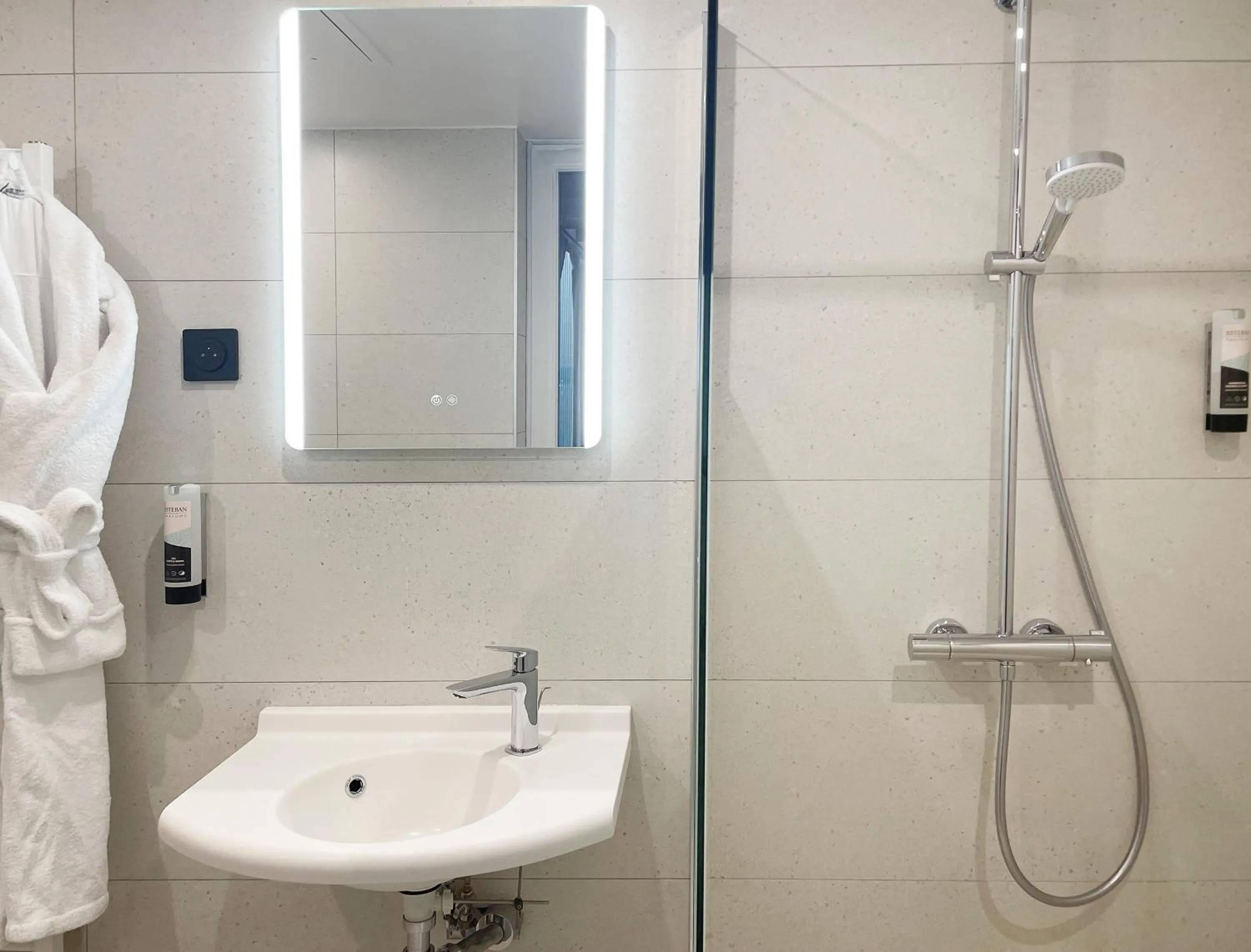 Shower in Five Boutique Hotel Paris Quartier Latin