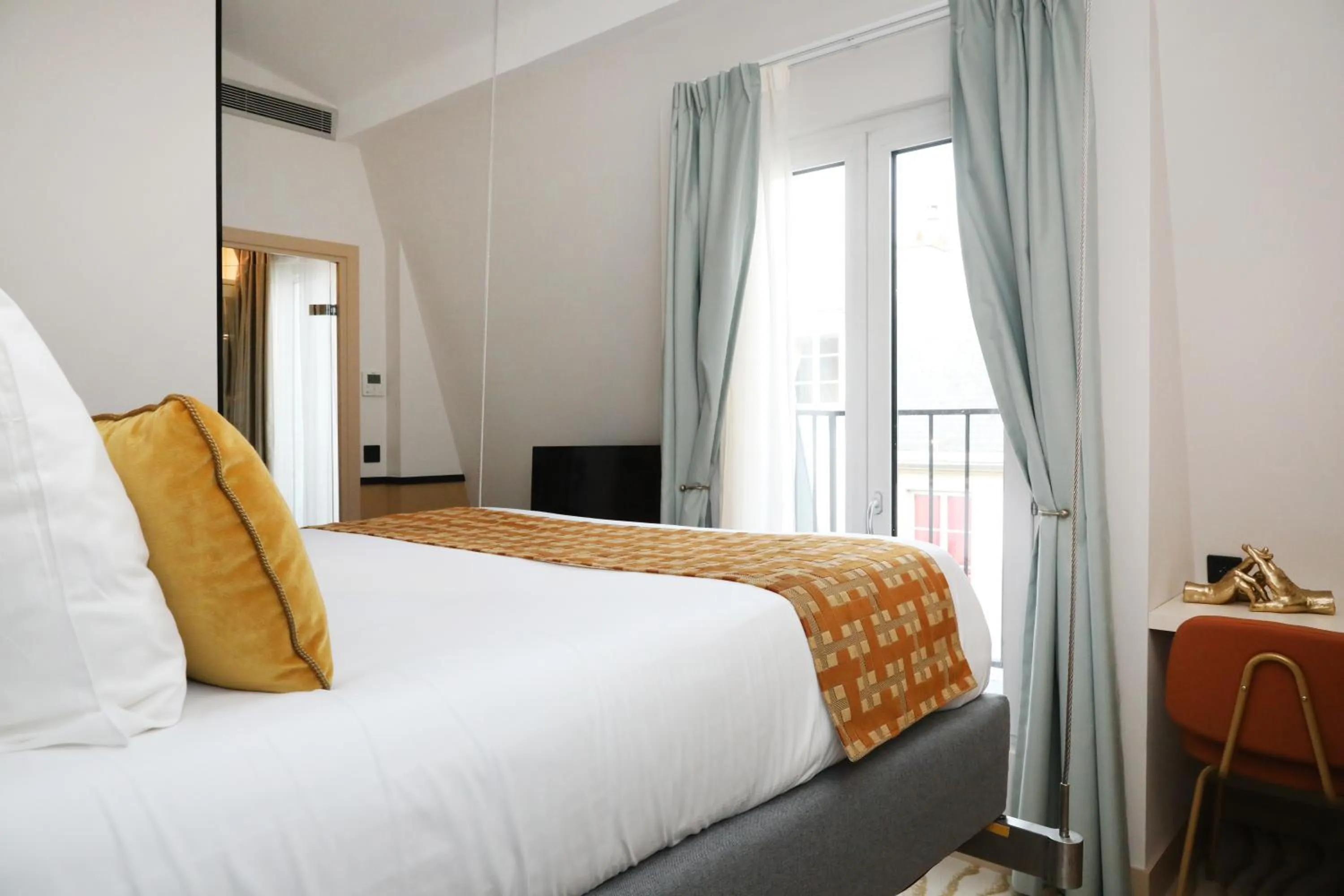 Bed in Five Boutique Hotel Paris Quartier Latin