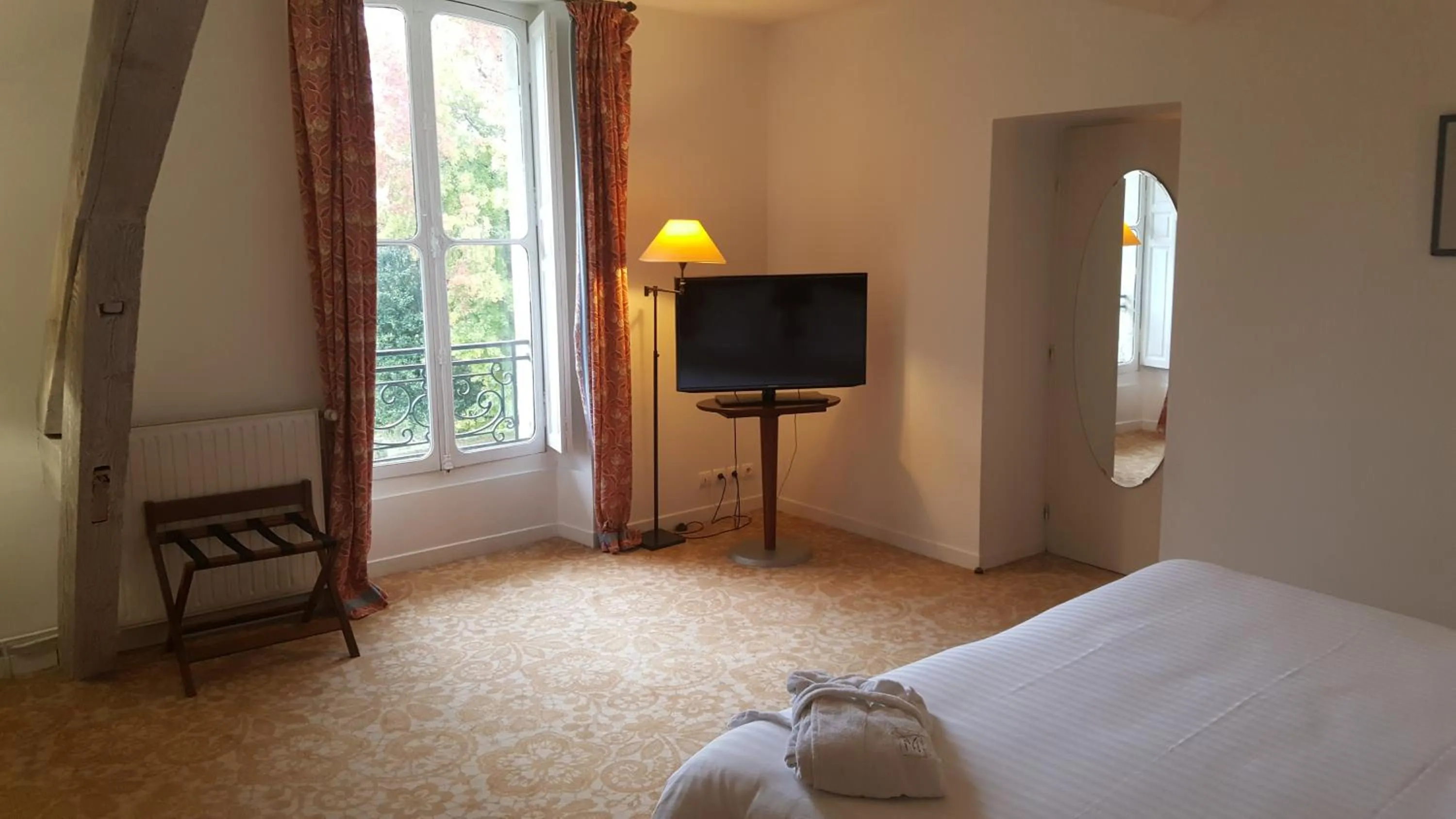 Bedroom, Bed in Hôtel Villa Navarre