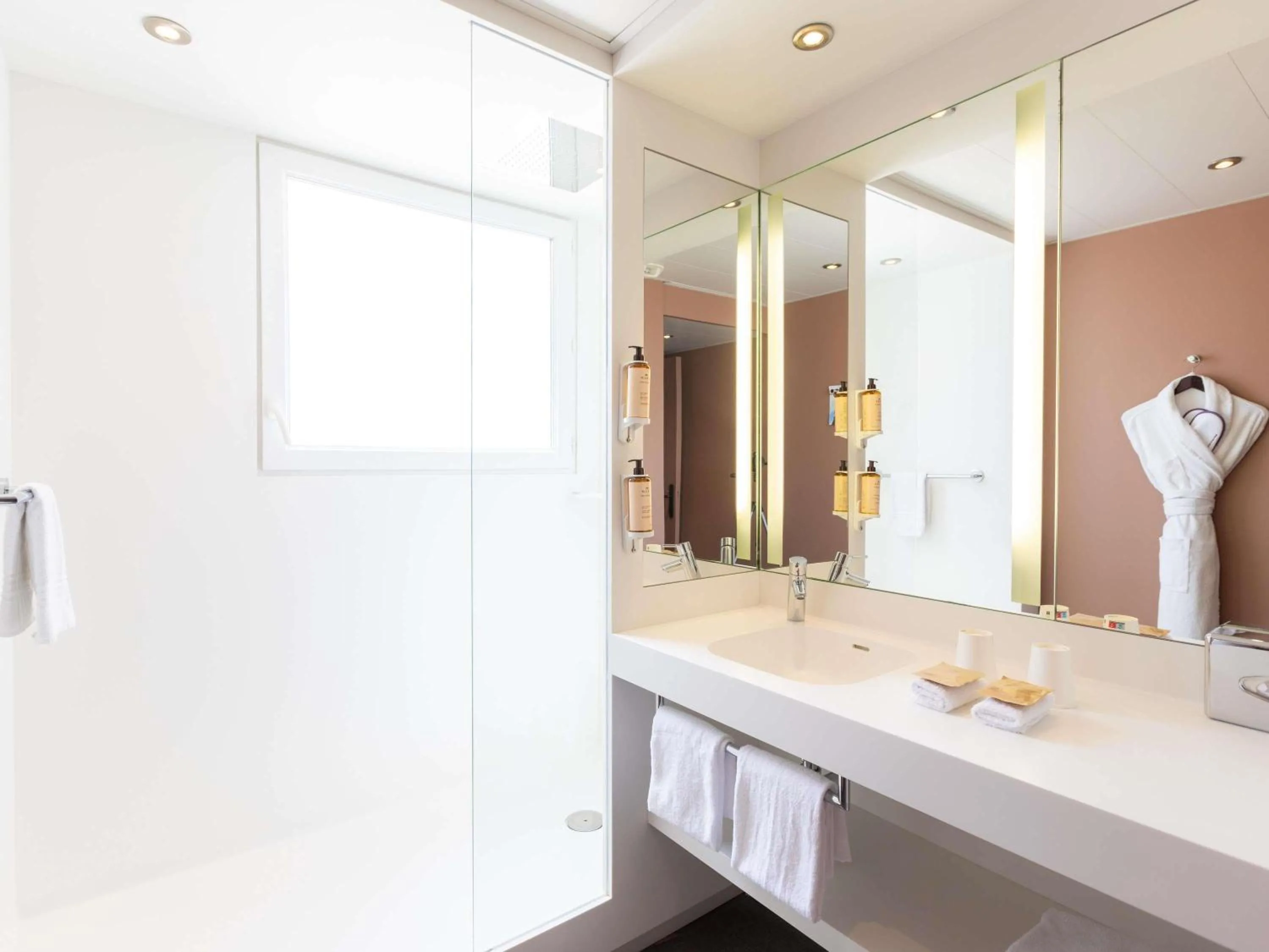 Bedroom in Mercure Nice Centre Notre Dame