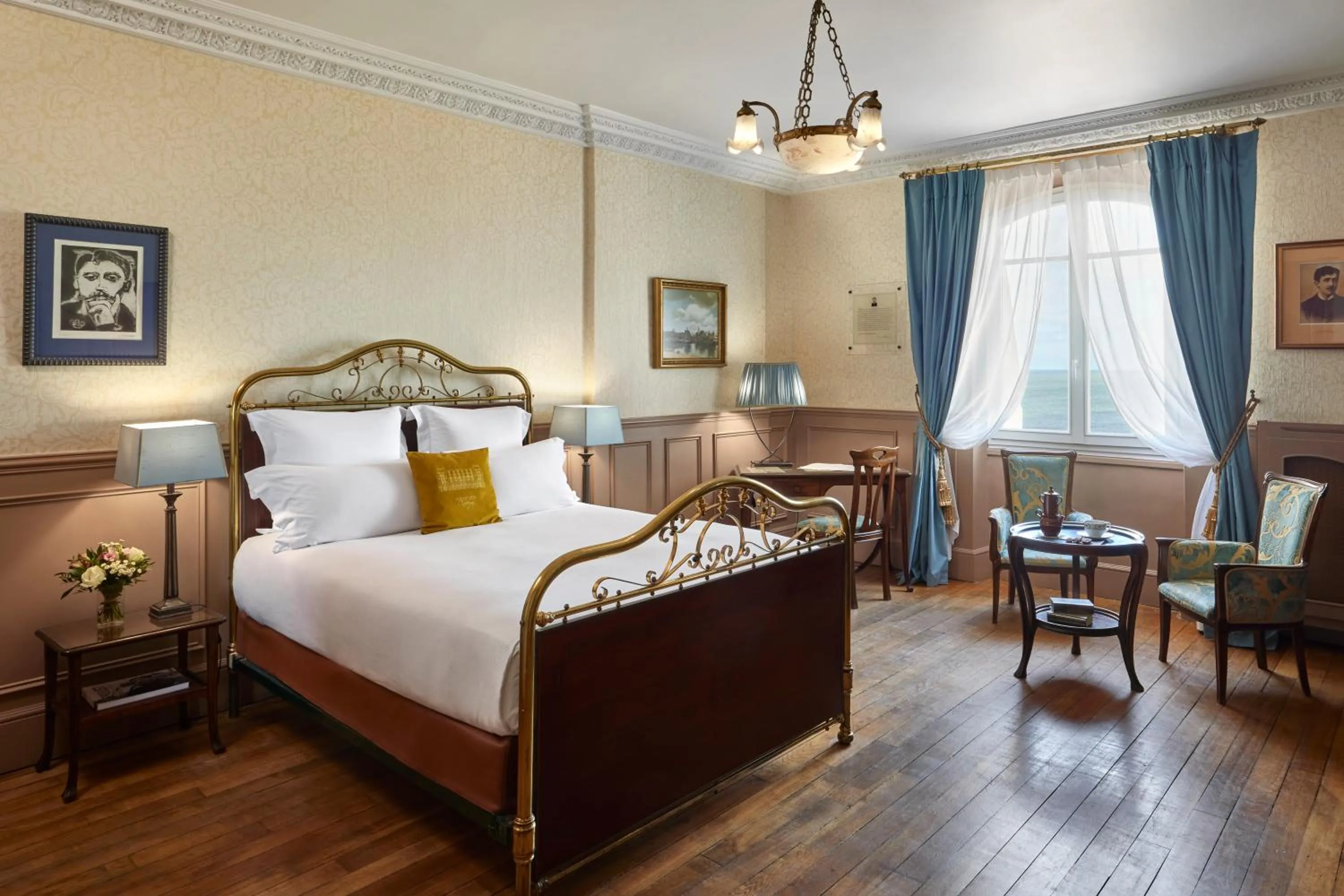 Photo of the whole room, Bed in Le Grand Hotel de Cabourg - MGallery Collection