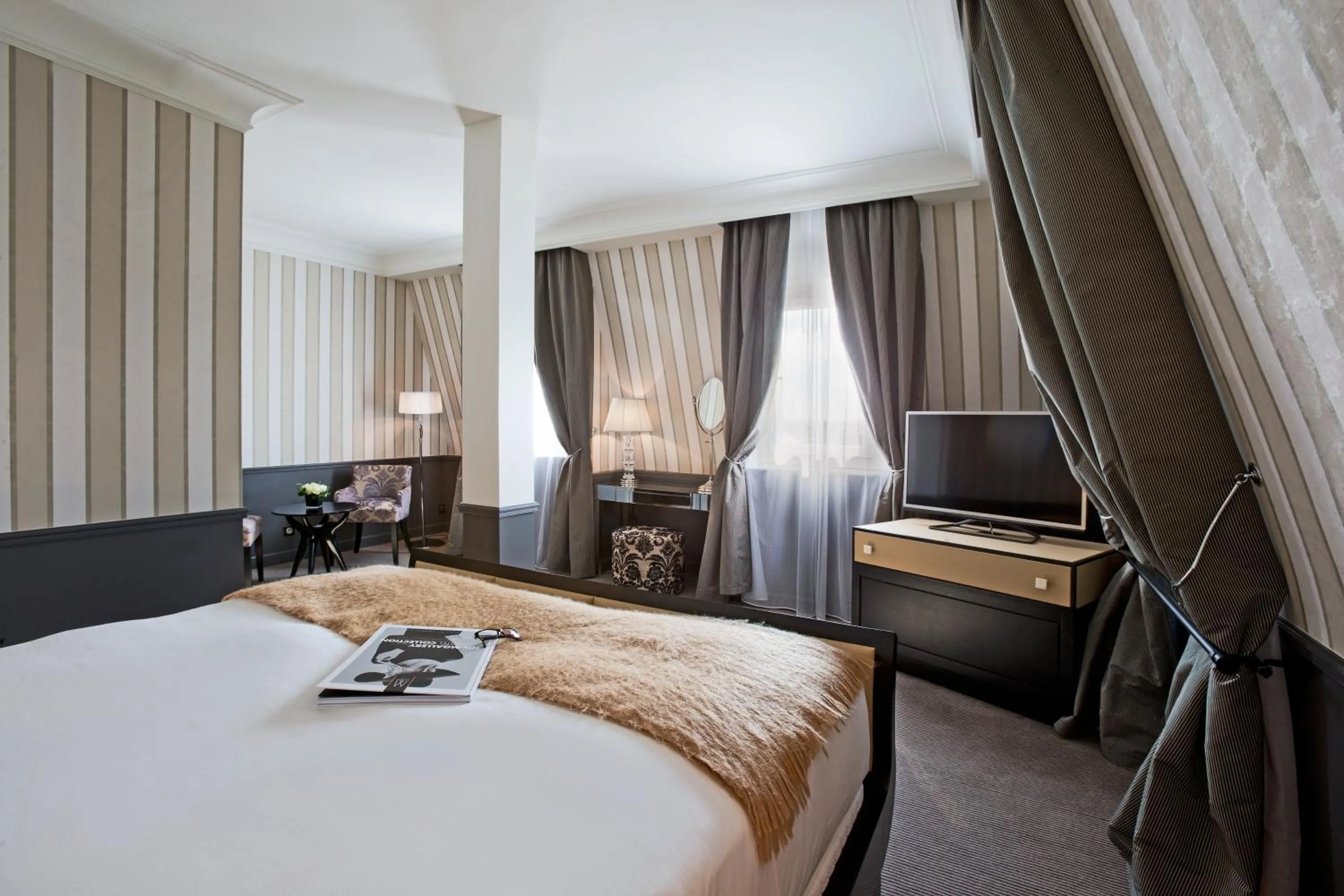 Bedroom, Bed in Le Grand Hotel de Cabourg - MGallery Collection