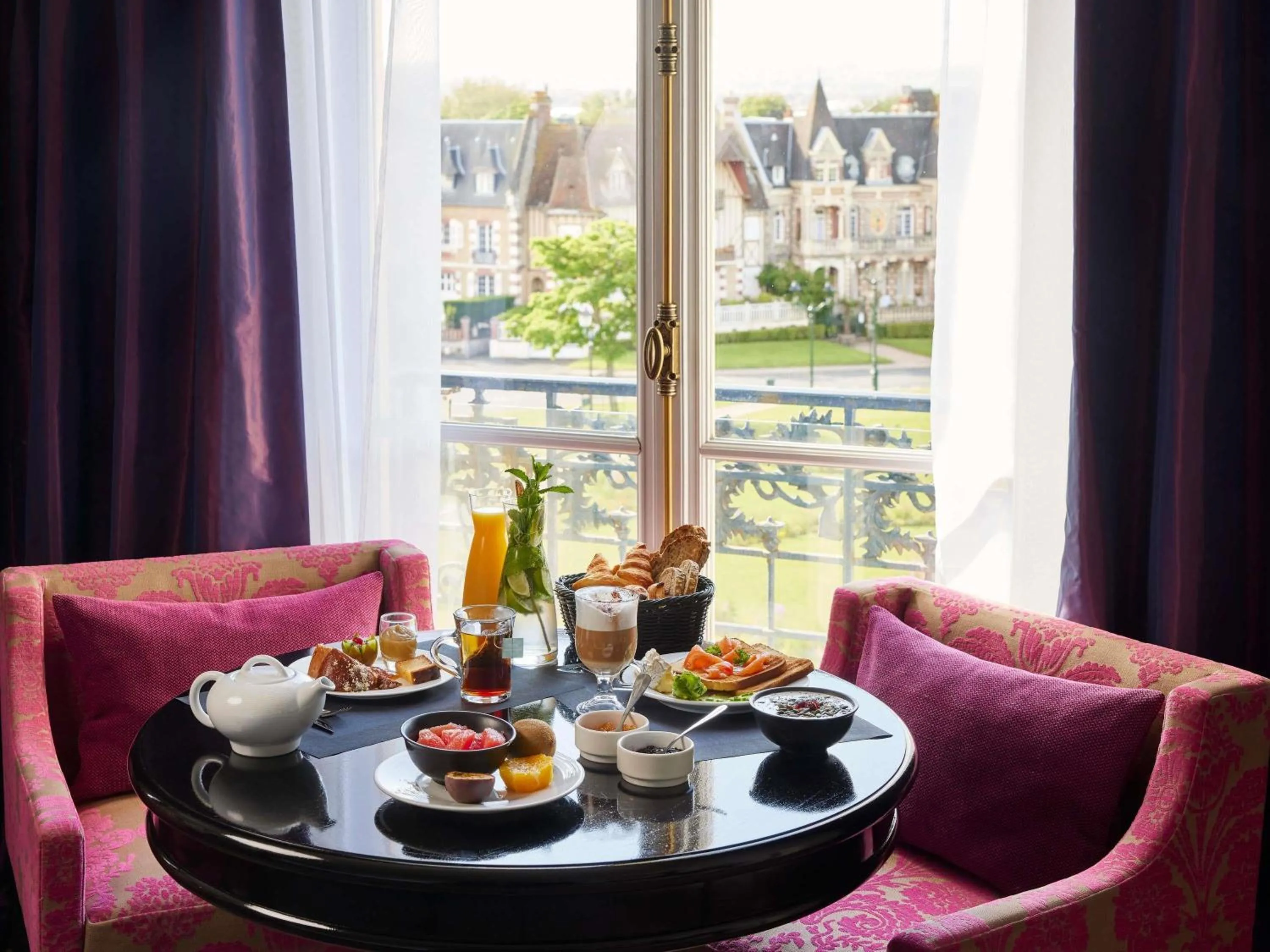 Bedroom in Le Grand Hotel de Cabourg - MGallery Collection