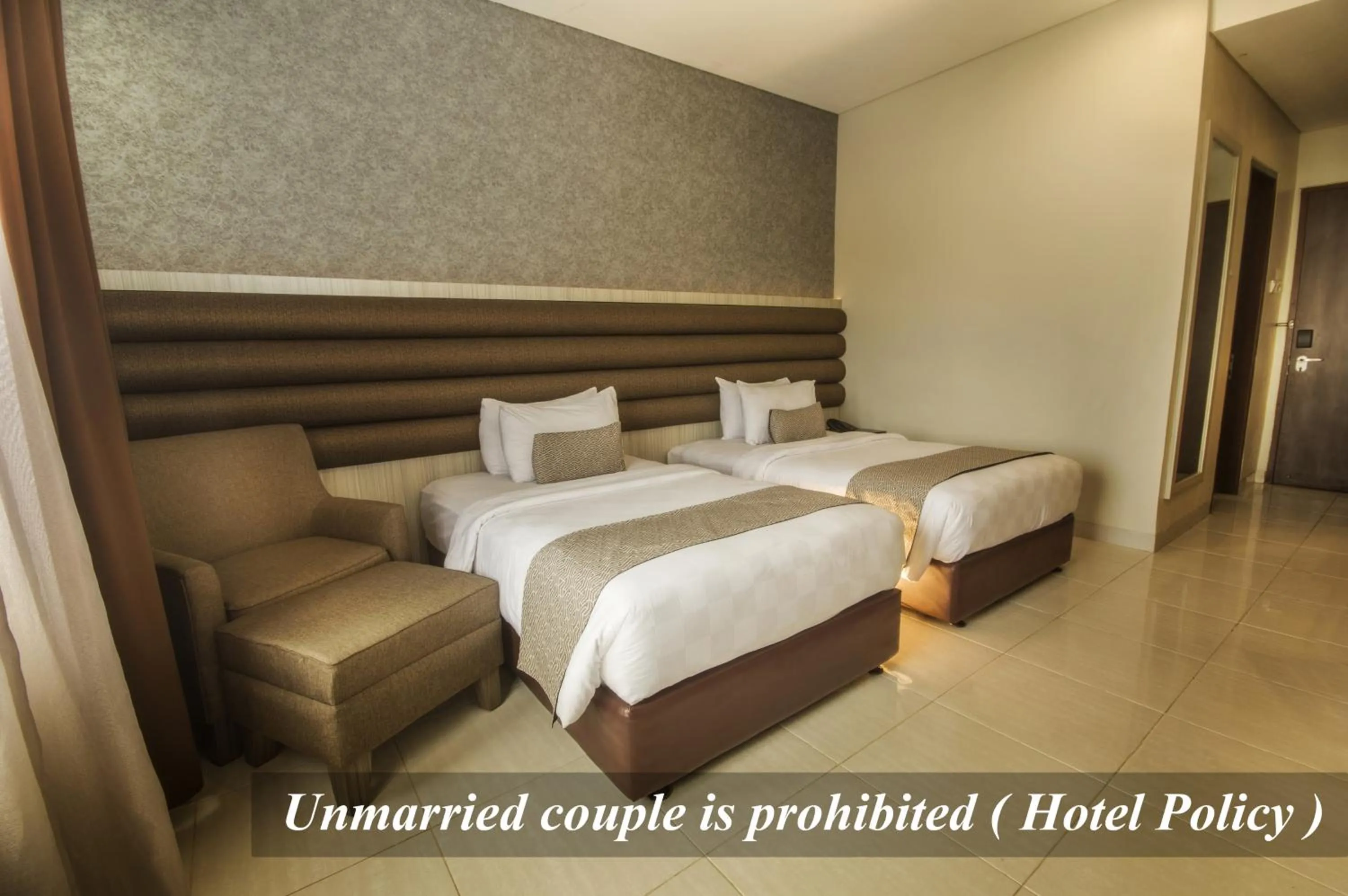 Bed in Hotel Gren Alia Jakarta