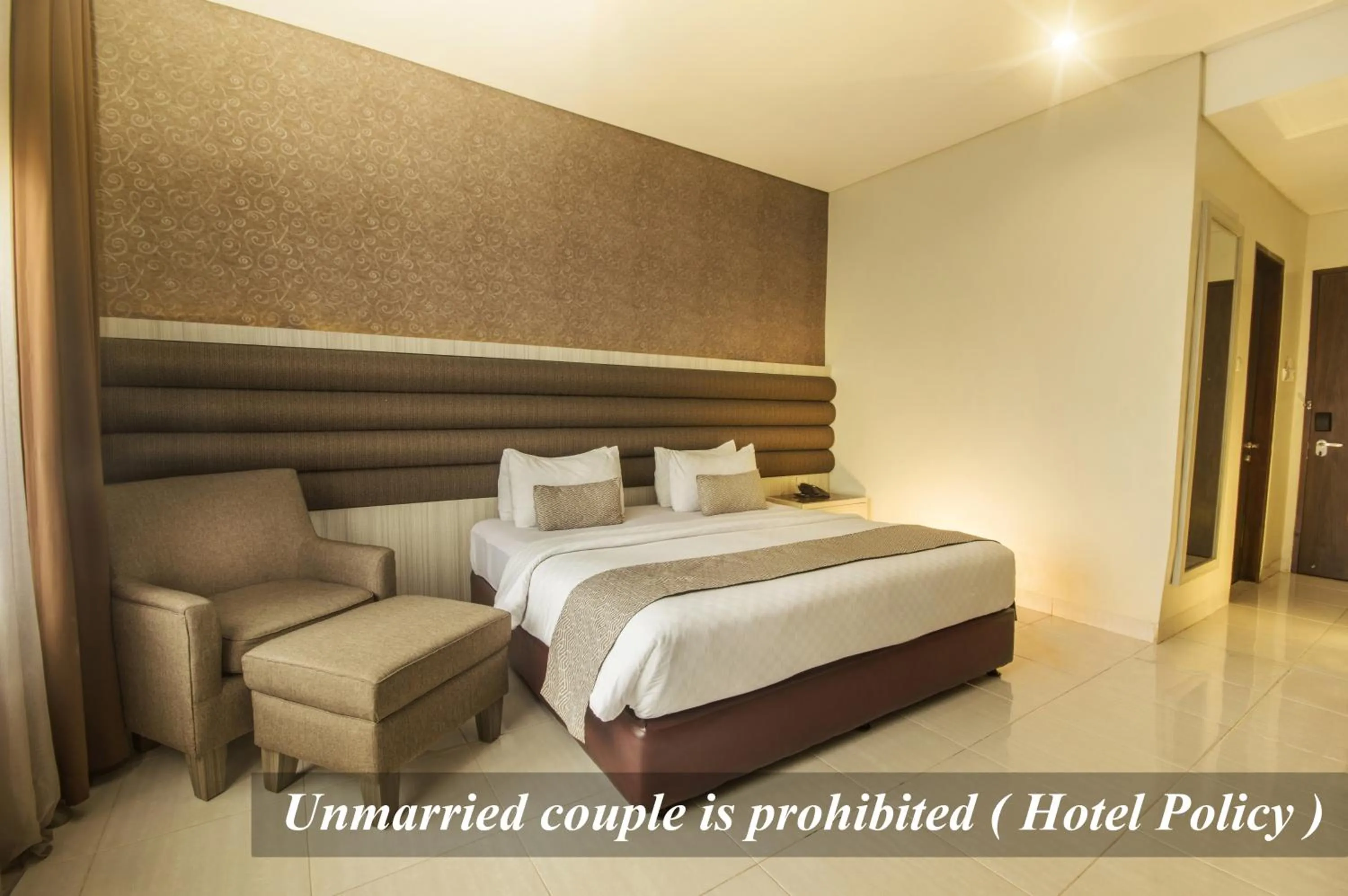 Bed in Hotel Gren Alia Jakarta