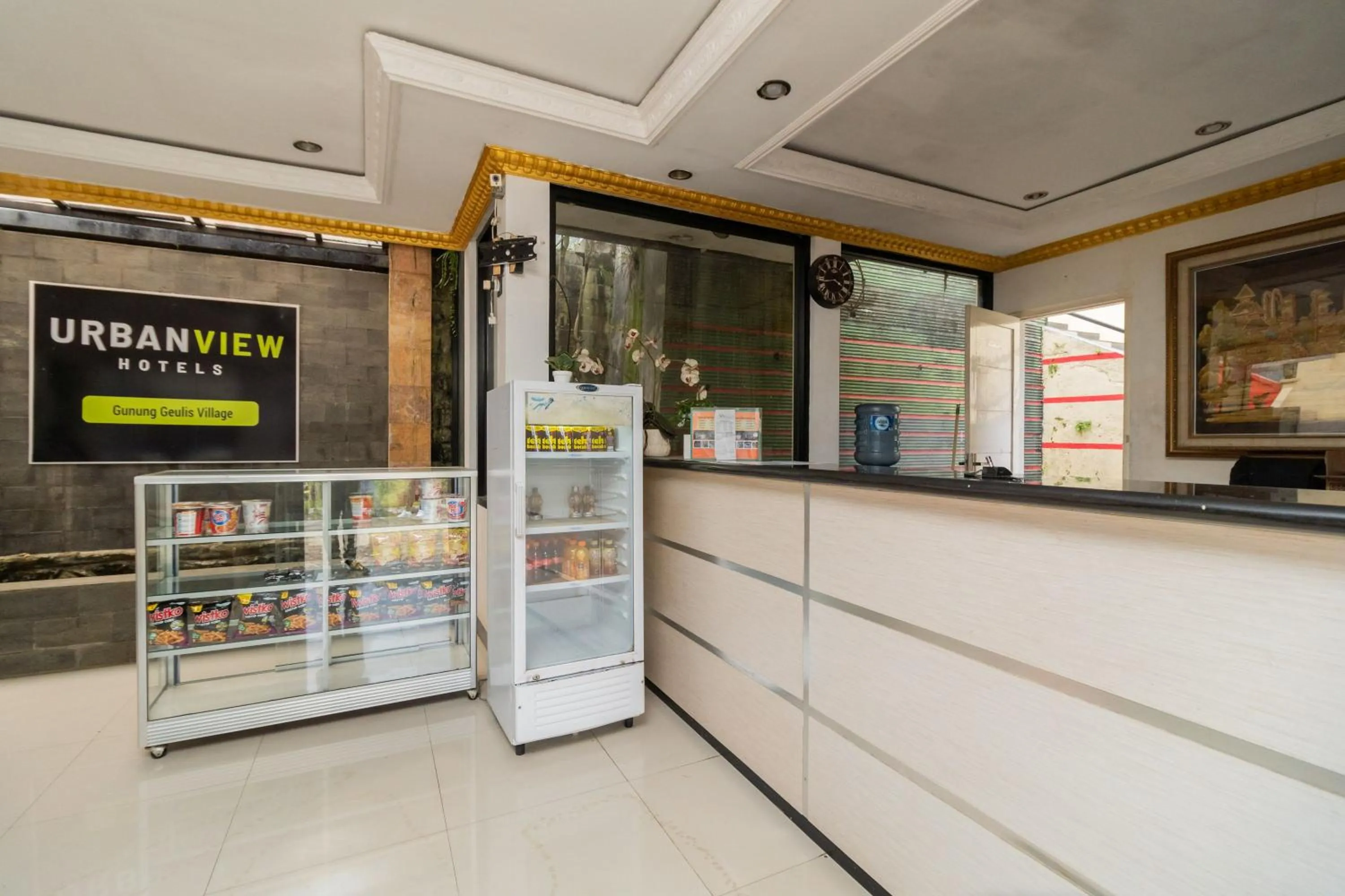 Supermarket/grocery shop in Urbanview Hotel Gunung Geulis Village by RedDoorz