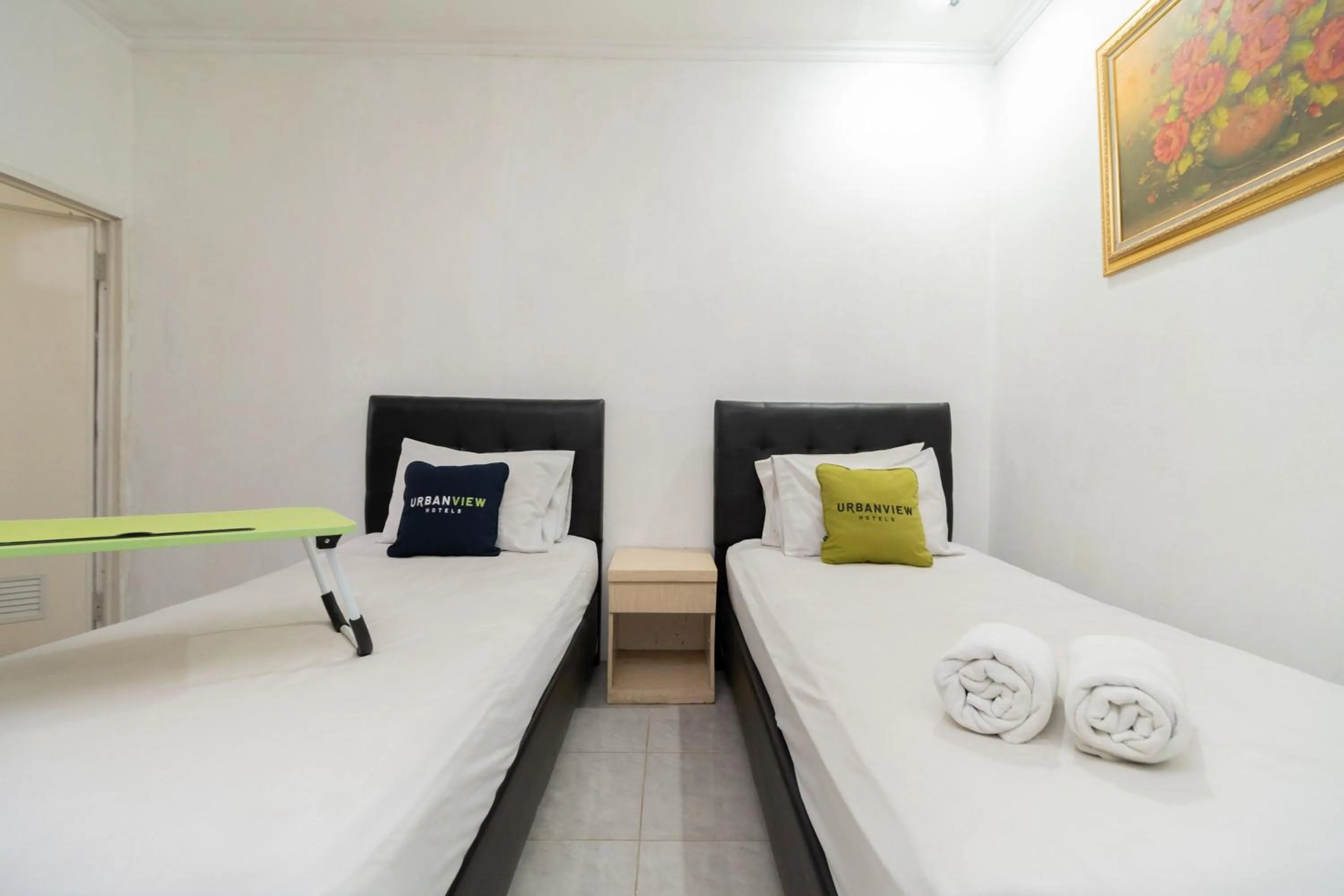 Bedroom, Bed in Urbanview Hotel Gunung Geulis Village by RedDoorz