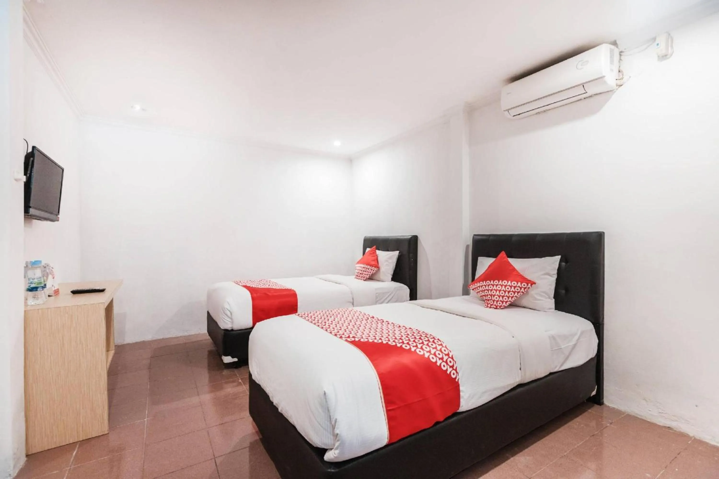 Photo of the whole room, Bed in Hotel O Bogor Puncak Near Padang Golf Bukit Pelangi Formerly Gunung Geulis Village