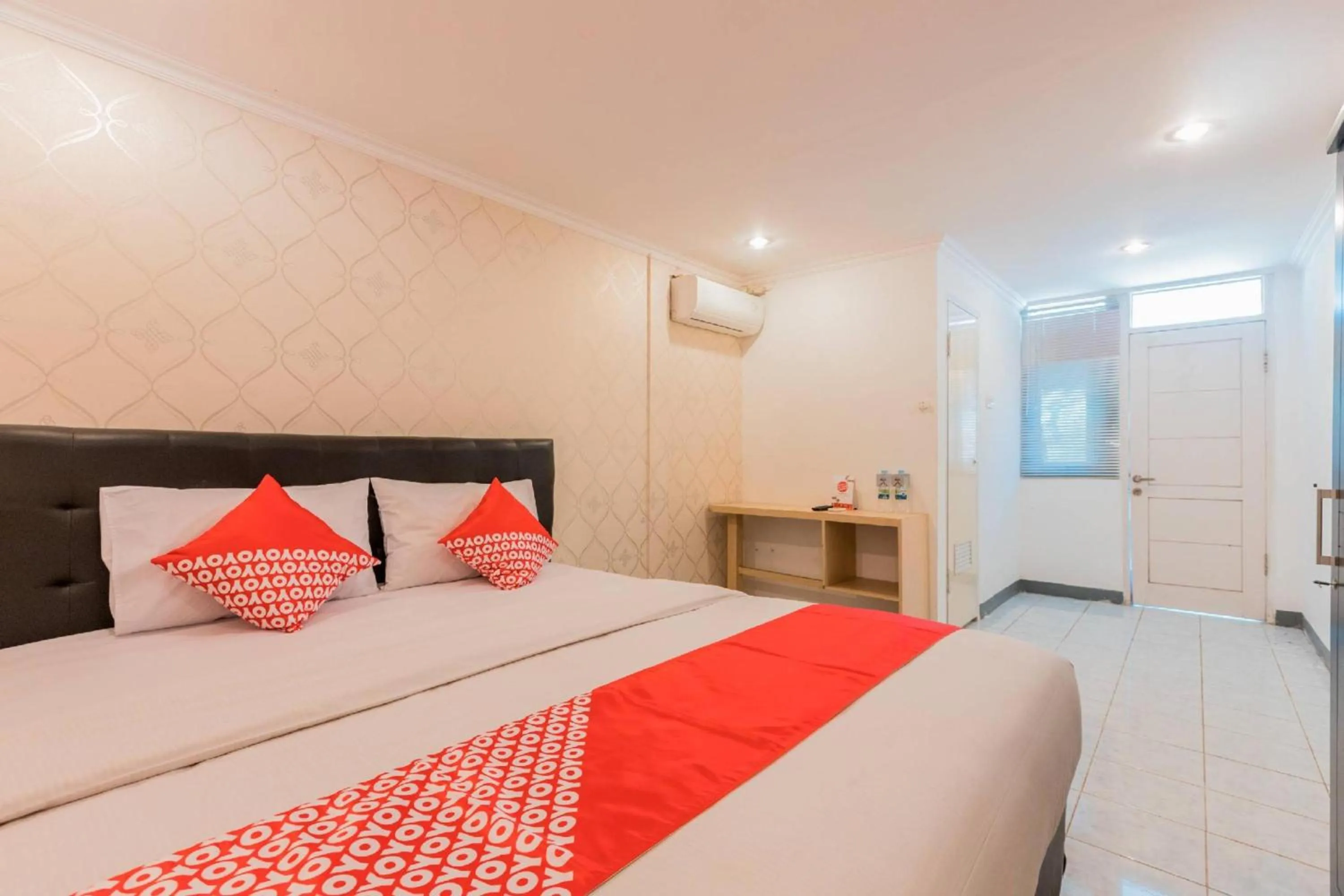 Photo of the whole room, Bed in Hotel O Bogor Puncak Near Padang Golf Bukit Pelangi Formerly Gunung Geulis Village