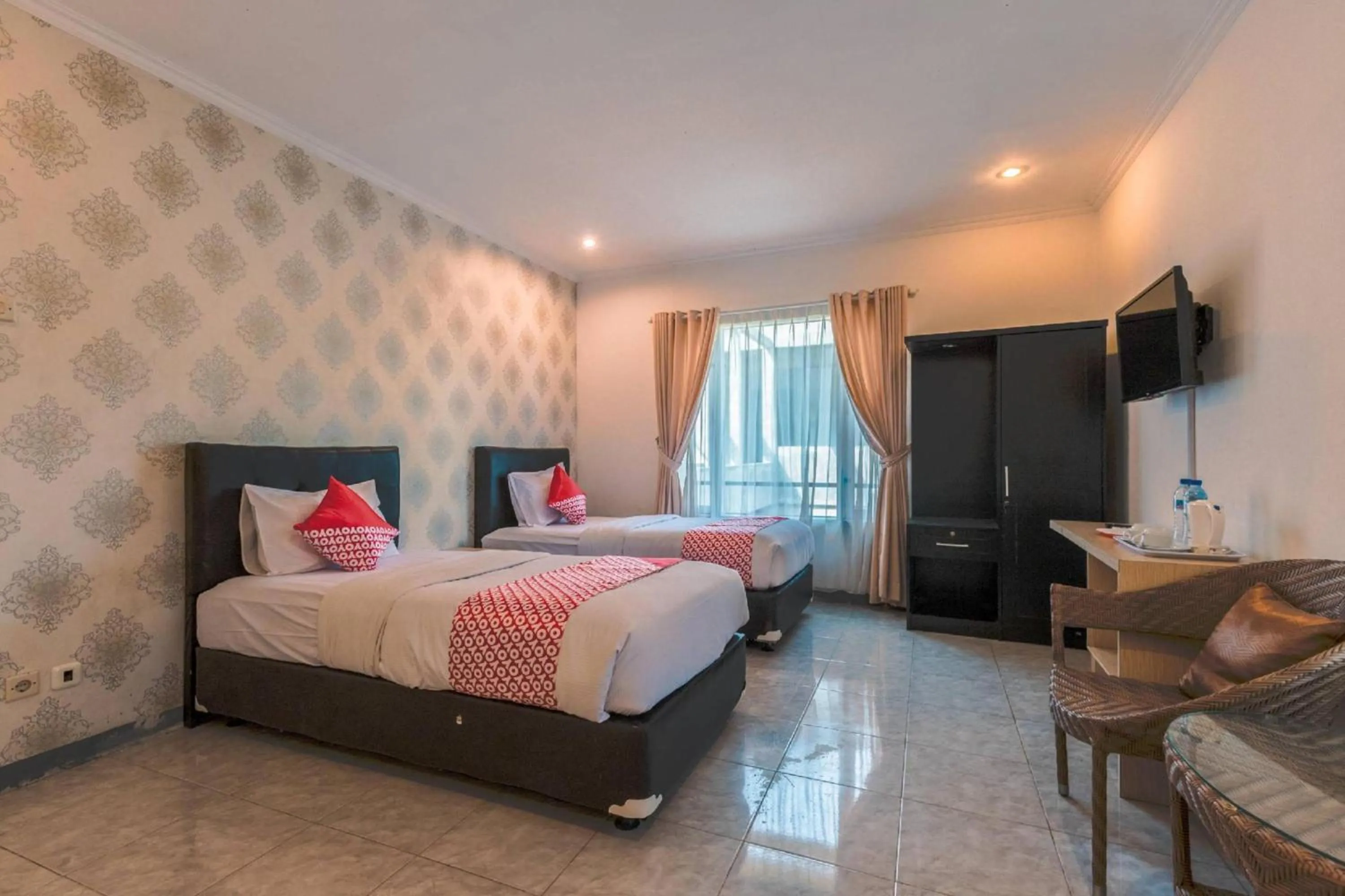 Photo of the whole room, Bed in Hotel O Bogor Puncak Near Padang Golf Bukit Pelangi Formerly Gunung Geulis Village