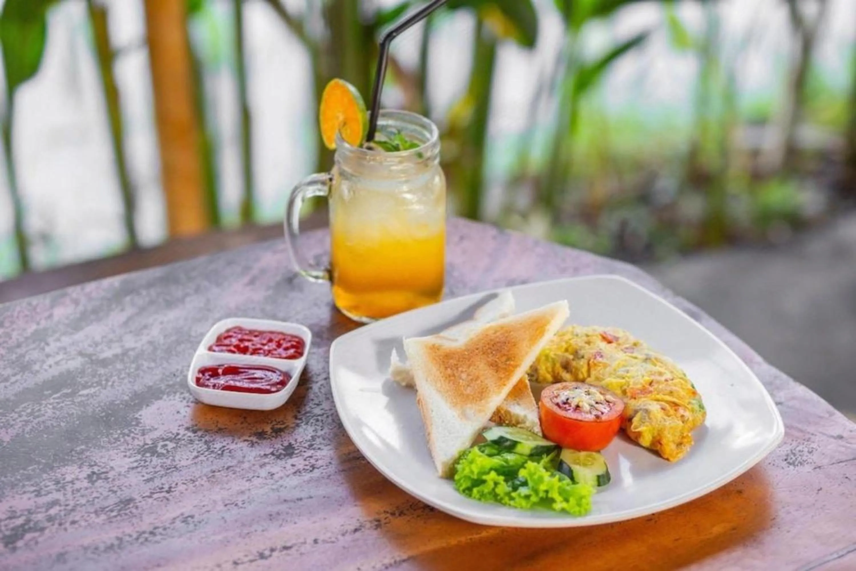 Breakfast in Hotel O Pondok 789 Near Canggu Echo beach