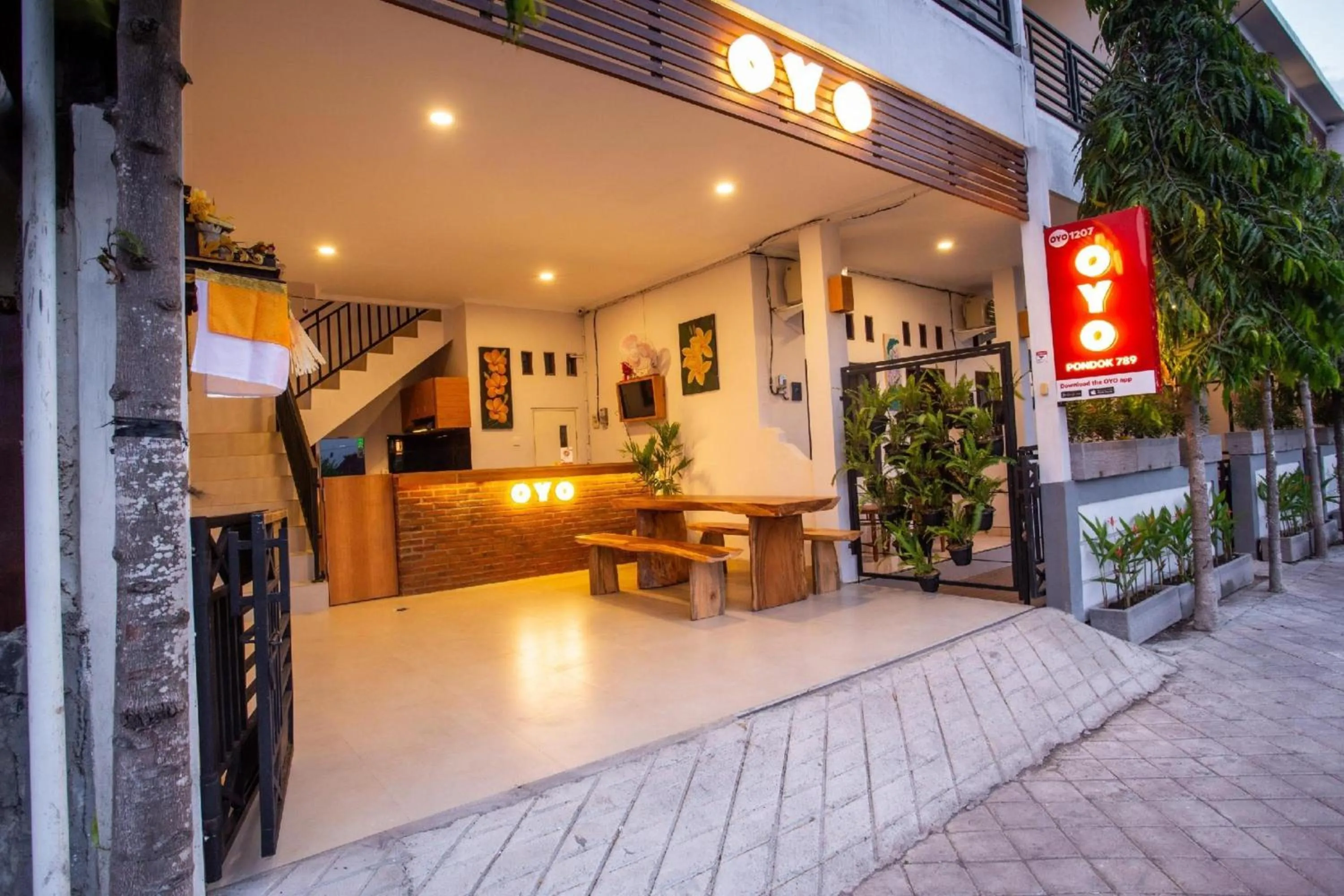 Lobby or reception in Hotel O Pondok 789 Near Canggu Echo beach