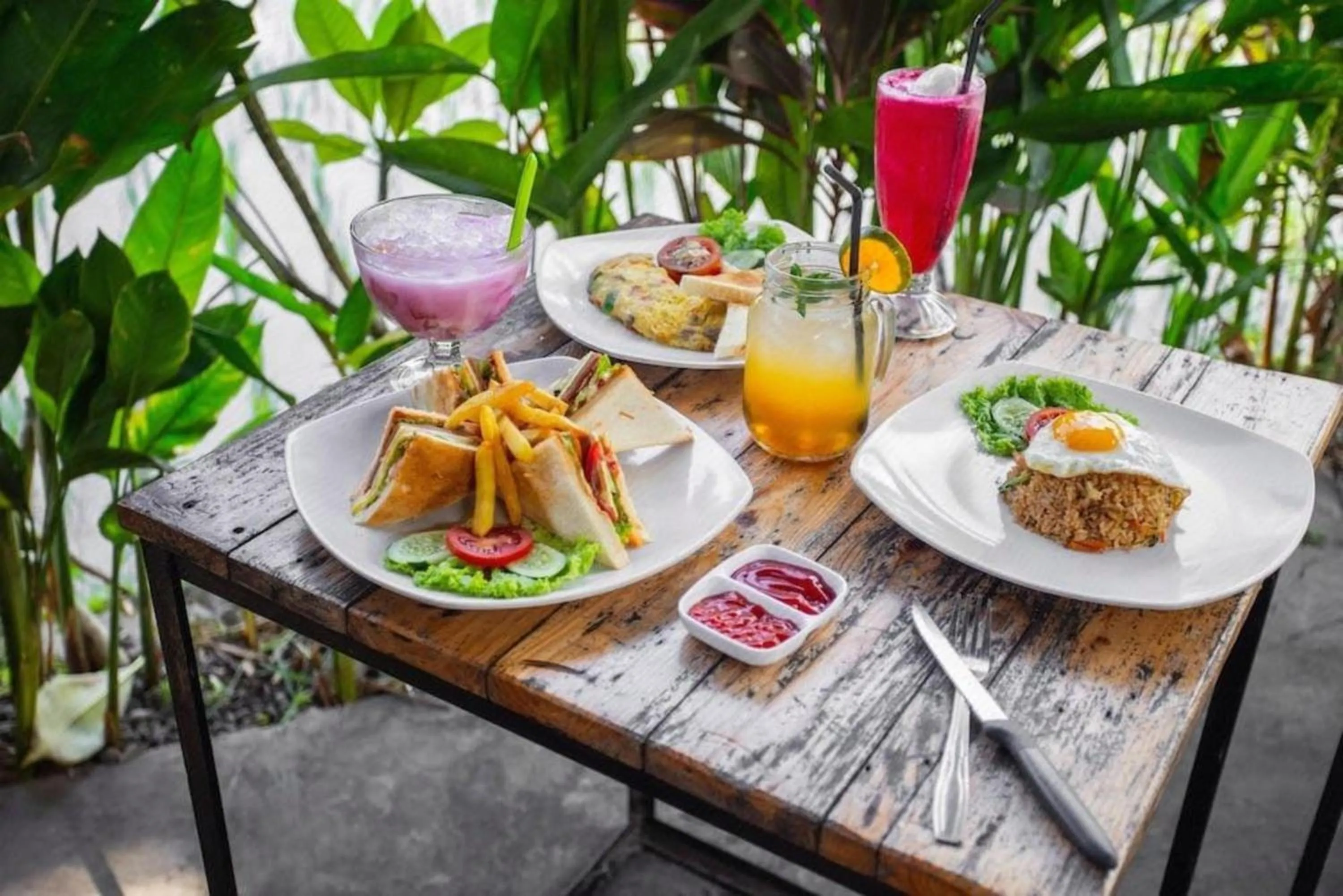 Breakfast in Hotel O Pondok 789 Near Canggu Echo beach