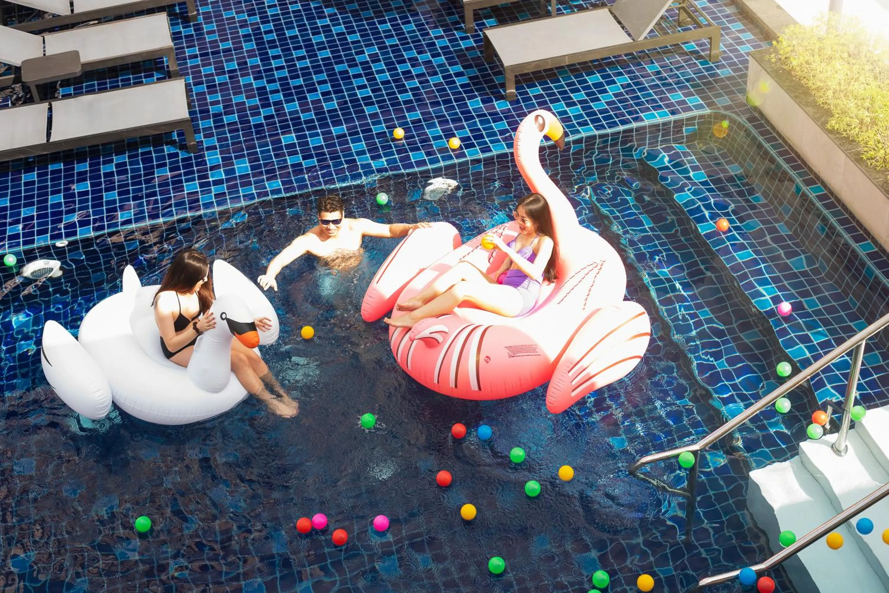 Swimming pool in Eleven Hotel Bangkok Sukhumvit 11