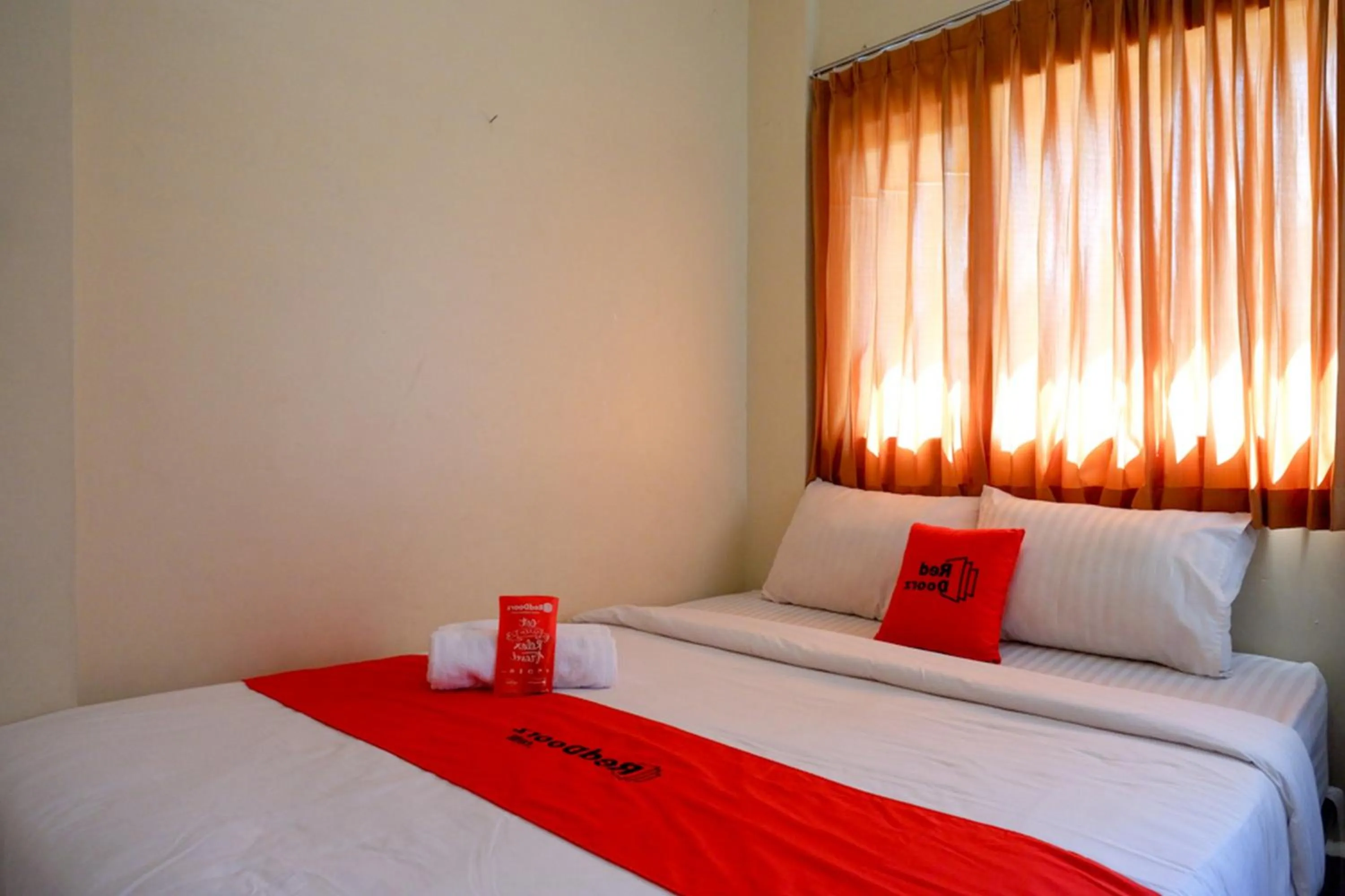Bed in RedDoorz near Universitas Diponegoro Semarang 2