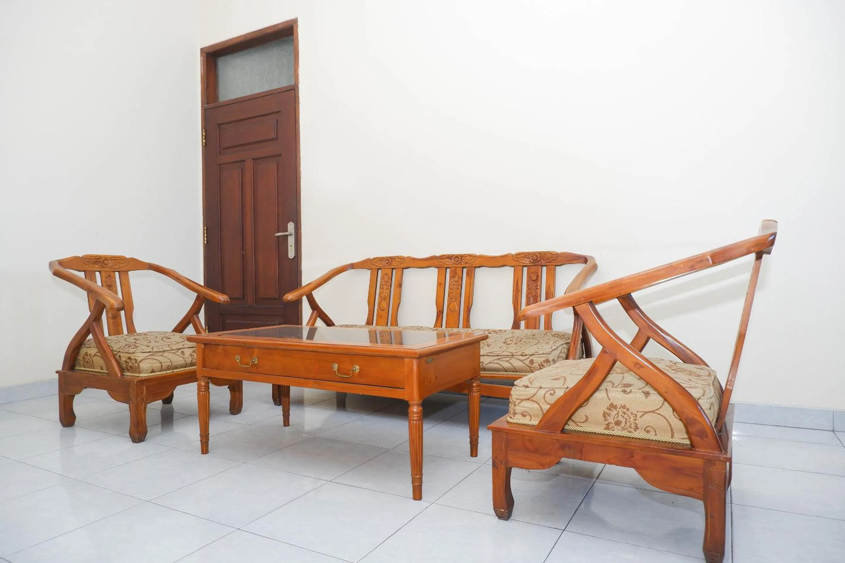 Lobby or reception in RedDoorz near Universitas Diponegoro Semarang 2